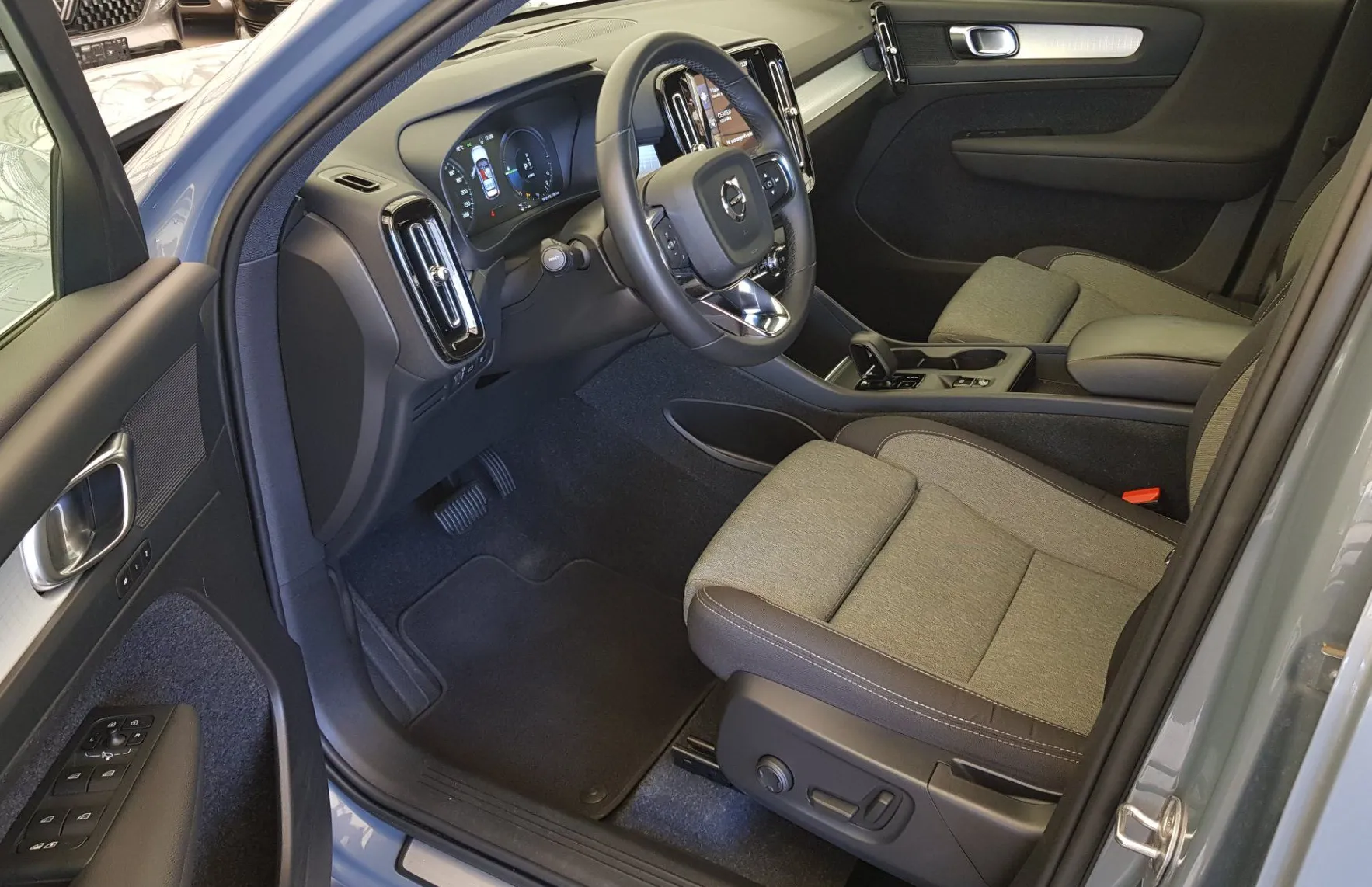 Zunanja slika - Volvo XC40 - T4 Recharge Twin Engine Inscription KAMERA PRIKLOP - 7