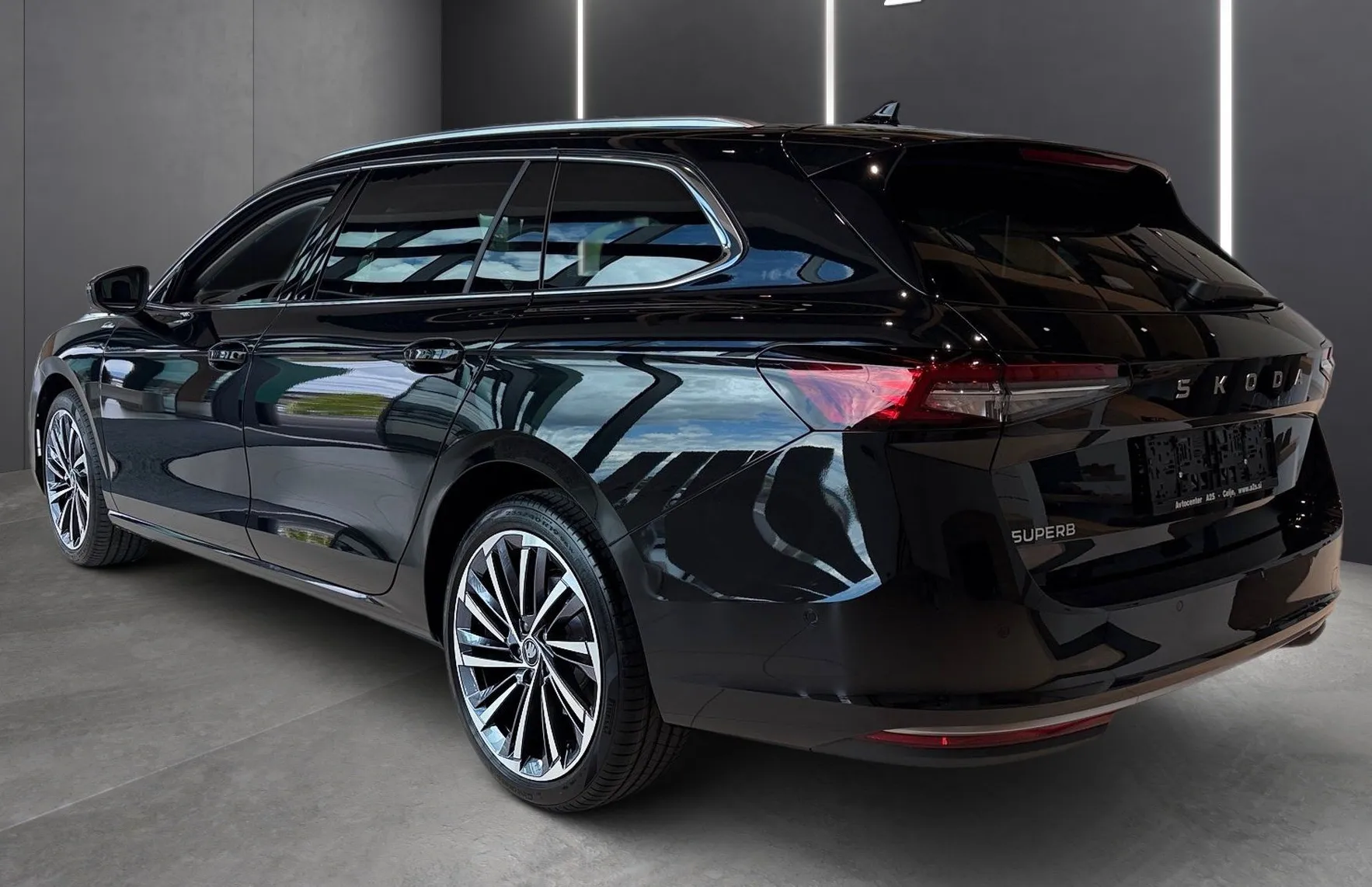 Zunanja slika - Škoda Superb - Combi 2.0 TDI L K DSG - 4