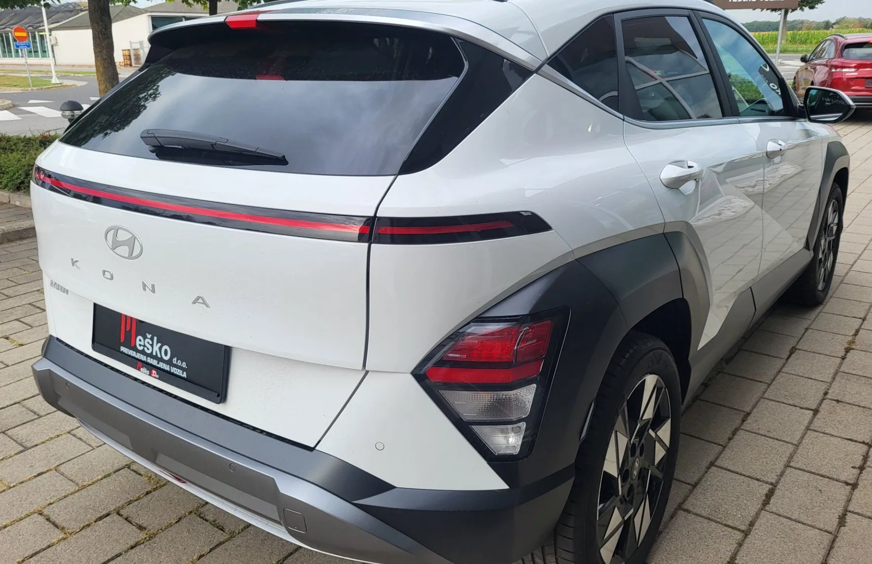 Zunanja slika - Hyundai Kona - 1.6 T-GDI Premium AUT-slo-1last-tov.garan-navi-alu - 5