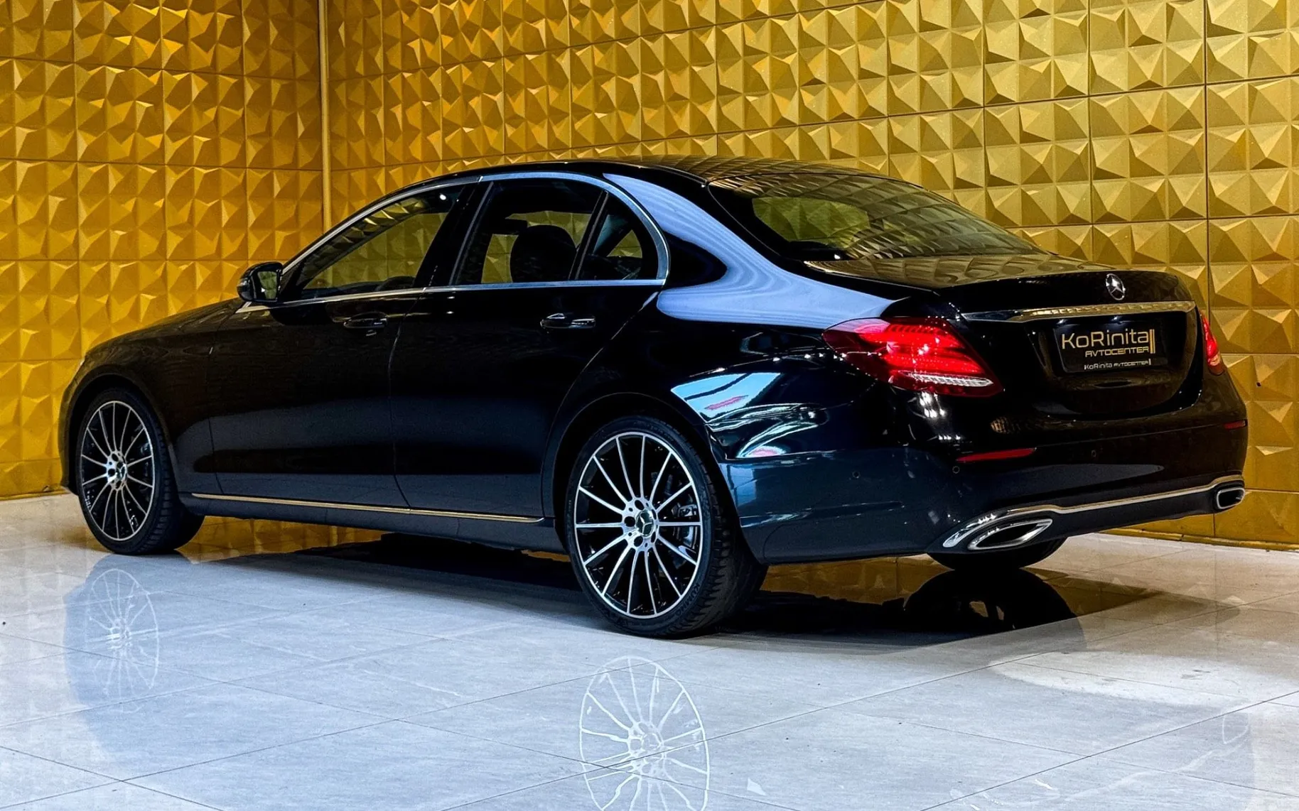 Notranja slika - Mercedes-Benz E-Razred - E 220 d AUT.-VIRTUAL-KAMERA-AMBI-HARMAN-GRETJE - 7