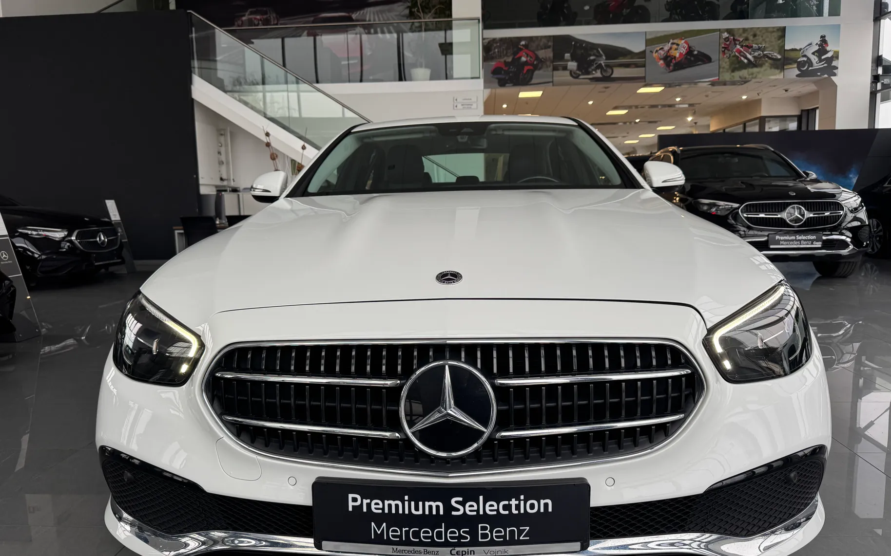 Zunanja slika - Mercedes-Benz E-Razred - E220d-AVANTGARDE-AUT-LED-NAVI-DIGITAL-PREMIUM-MY23 - 3
