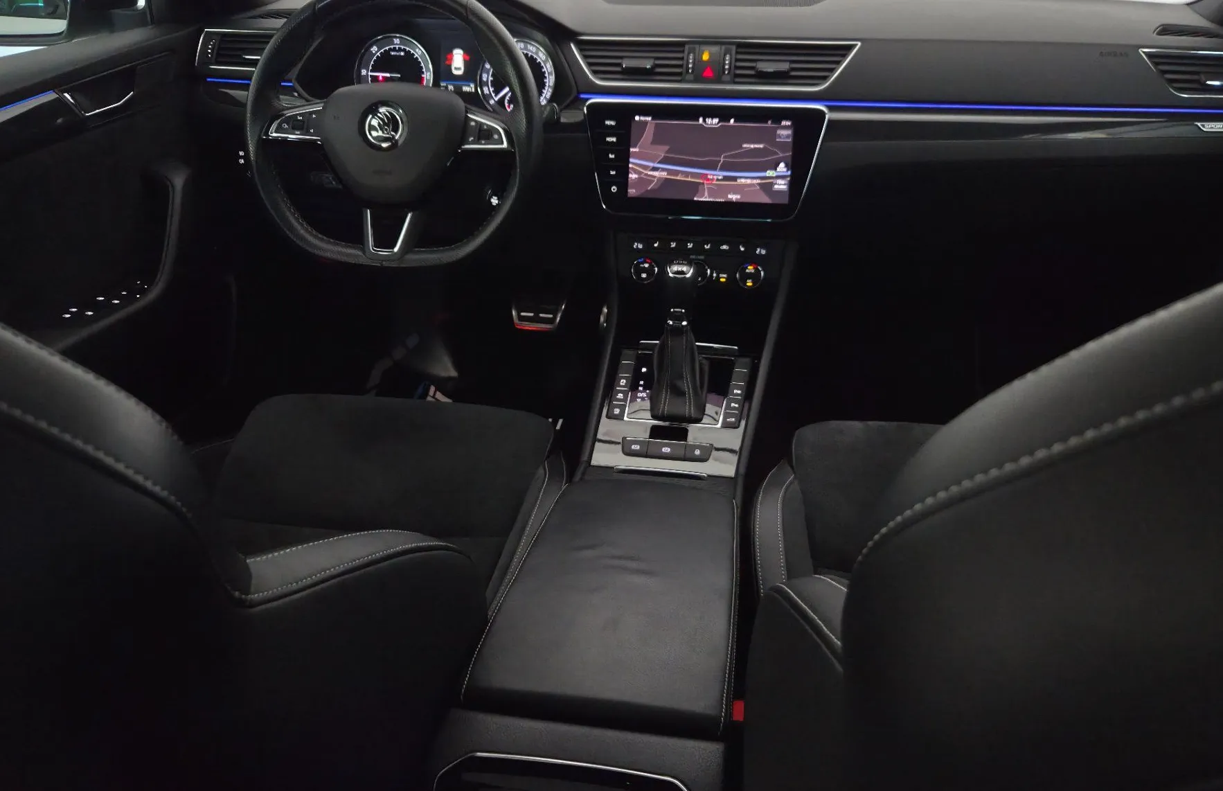 Zunanja slika - Škoda Superb - Combi 4x4 2.0 TDI SportLine DSG-RADAR-DCC-KLJUKA - 17