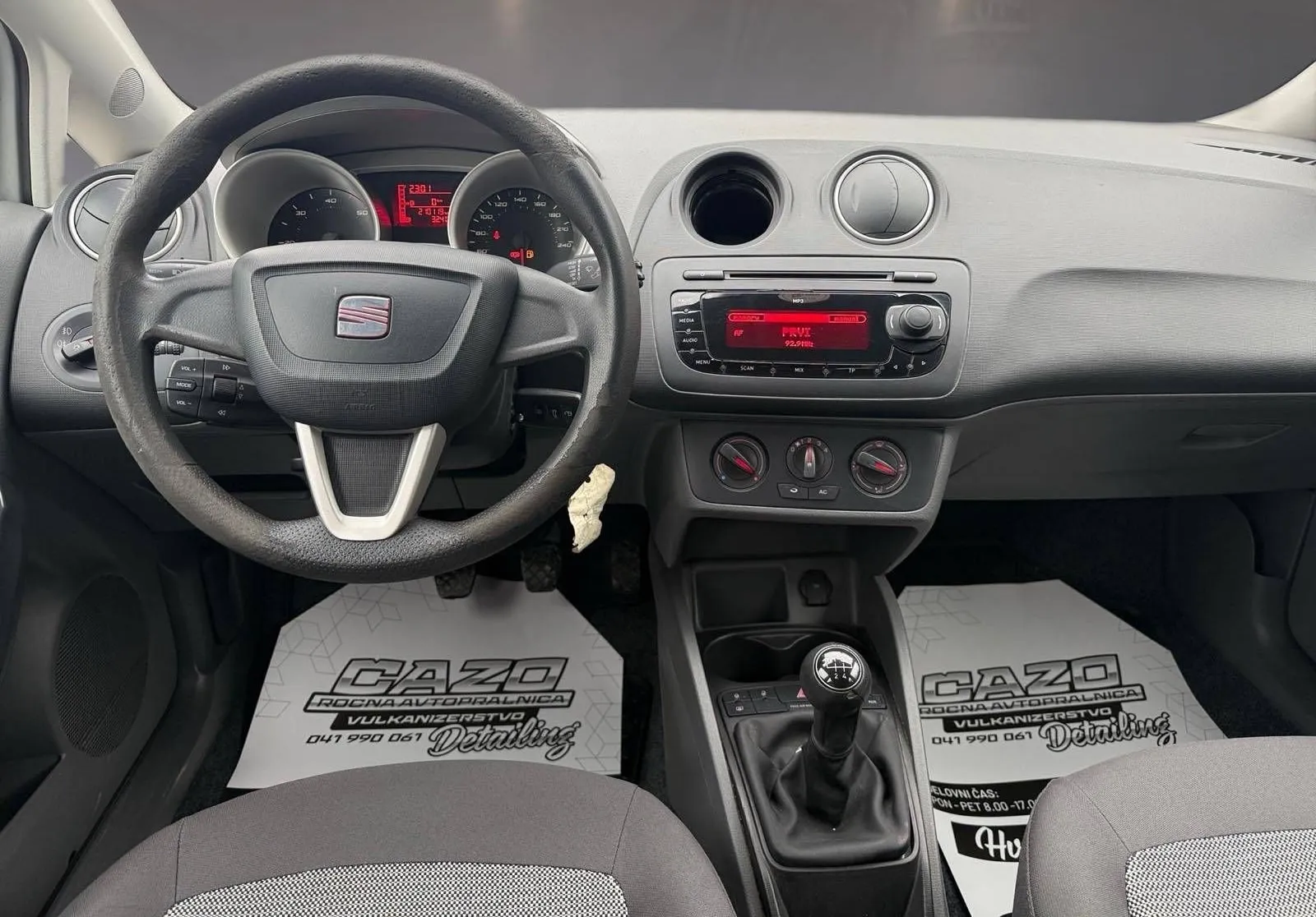 Notranja slika - Seat Ibiza - 1.6 TDI DPF 66KW STYLE EURO 5... - 12