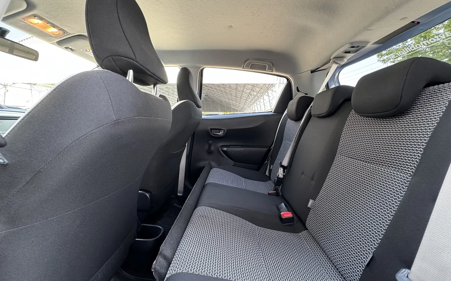 Zunanja slika - Toyota Yaris - 1.33 VVT-i Luna SLO 6 PRESTAV 2 KOMPLETA PLATIŠČ - 9
