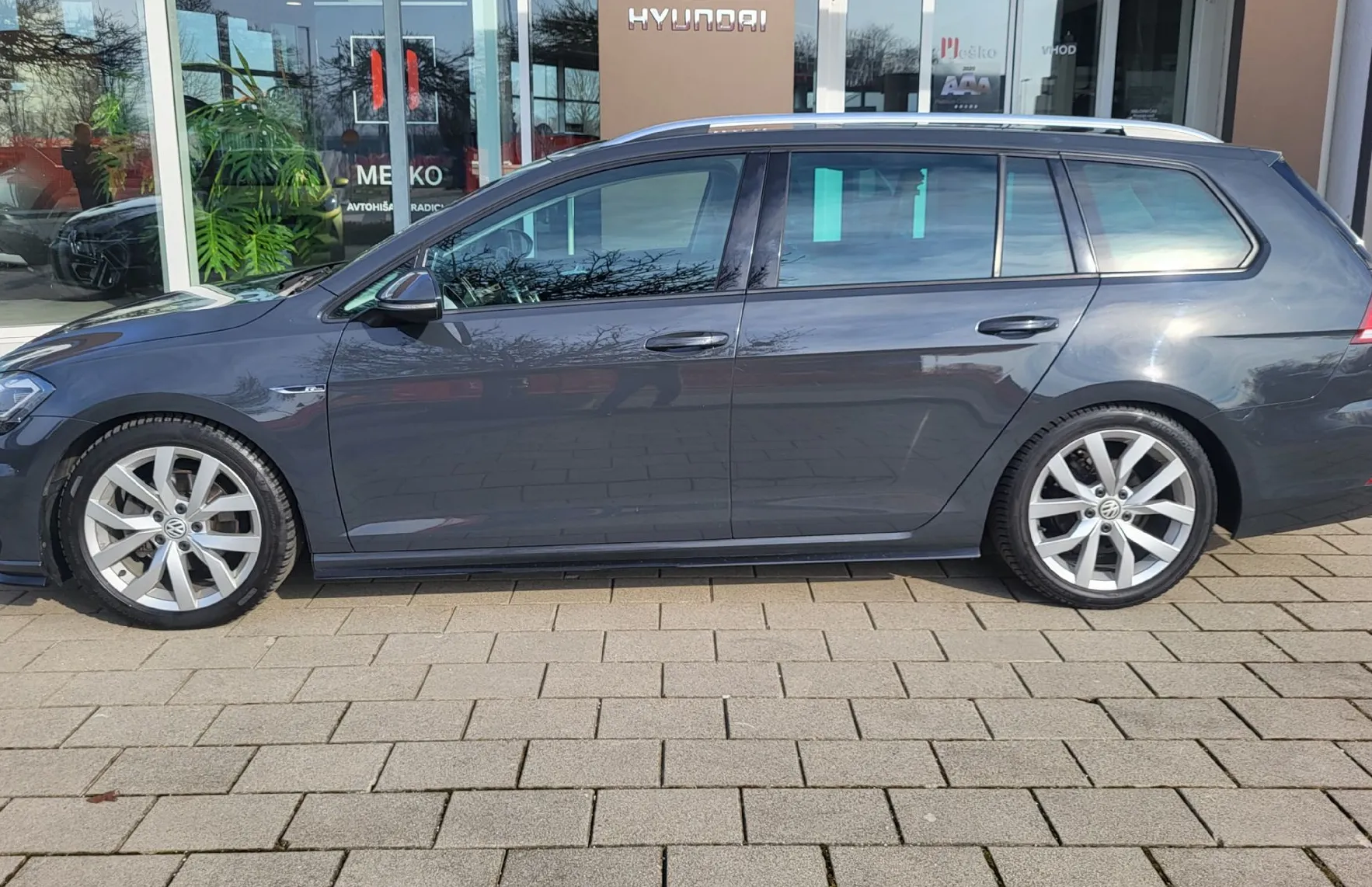 Zunanja slika - Volkswagen Golf - Variant 1.6 TDI R-Line avt. - 3