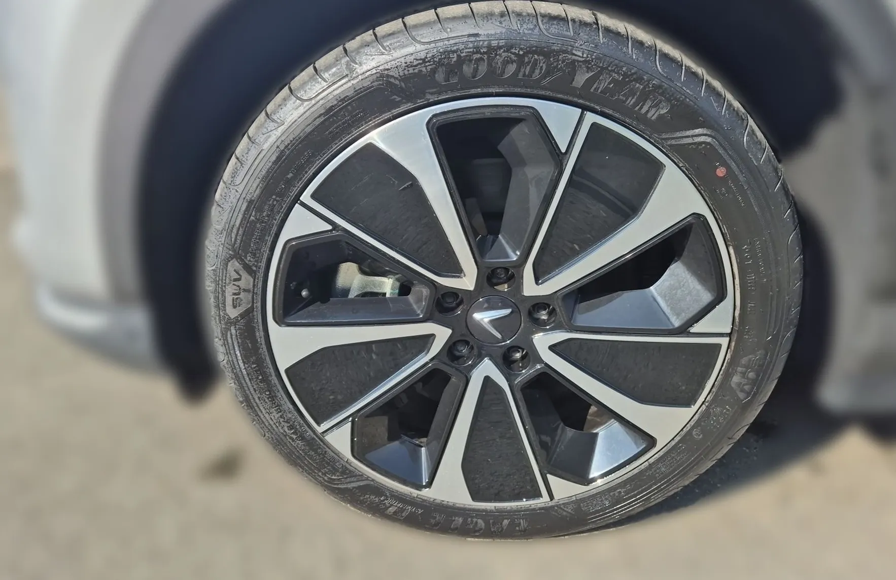 Zunanja slika - Vinfast VF8 - PLUS 87.7kWh 408PS AWD-GRATIS POLNILNICA 22KW - 8