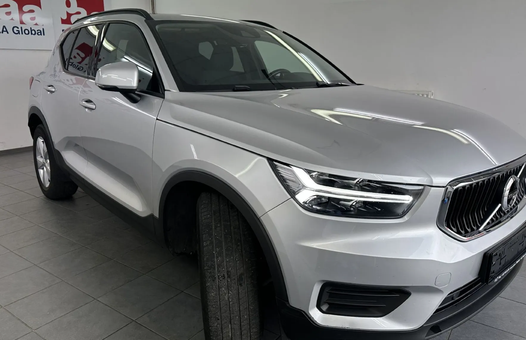 Zunanja slika - Volvo XC40 - D3 AWD Momentum Avt. KAMERA.NAVI.ALU.4X4.TOP - 2