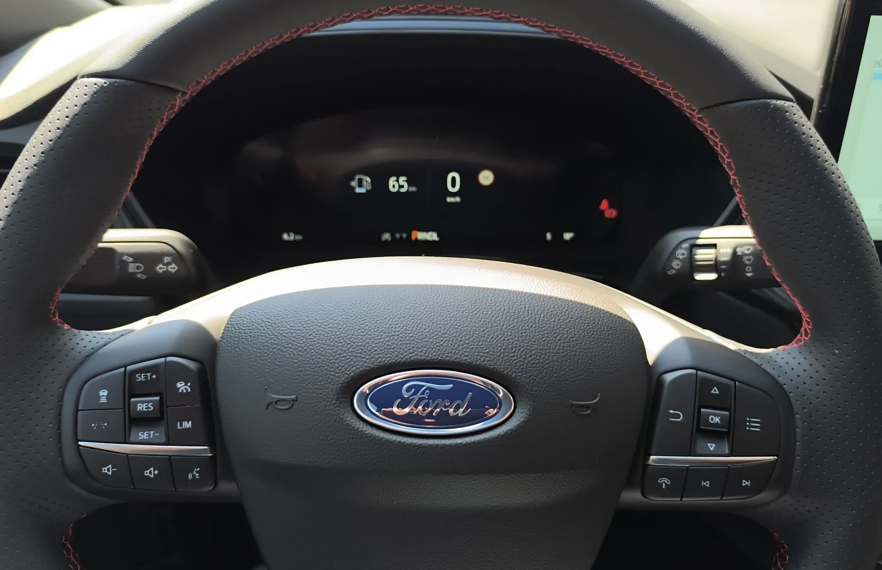 Zunanja slika - Ford Kuga - ST-LINE 1.5 EcoBoost 186KM AUT - 11