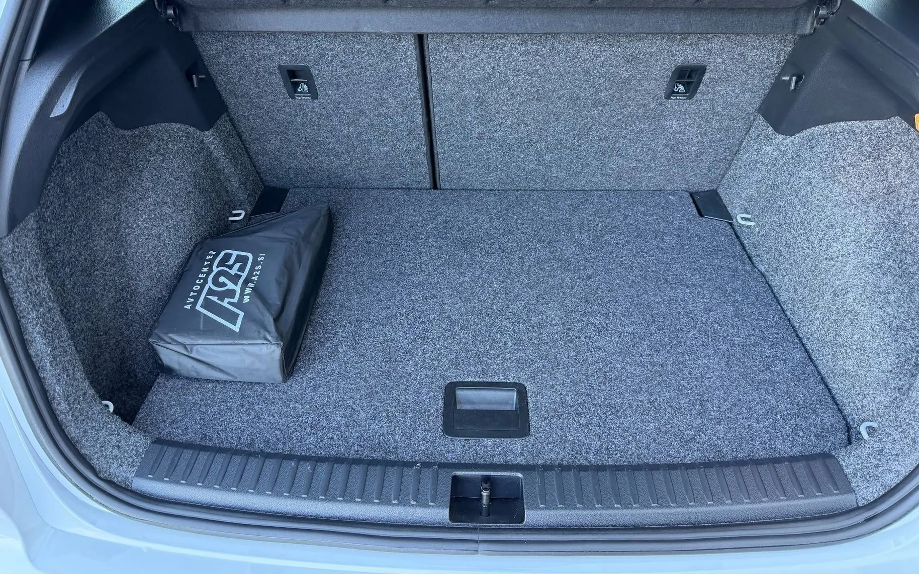 Notranja slika - Seat Arona - 1.0 Eco TSI Style DSG-SLO-ACC-PDC-Vzvr.kamera..... - 7