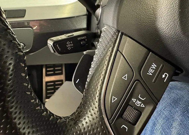 Zunanja slika - Audi Q7 - ultra 3.0 TDI quattro - PANOR - KLJUKA - NAVI -LED - 19