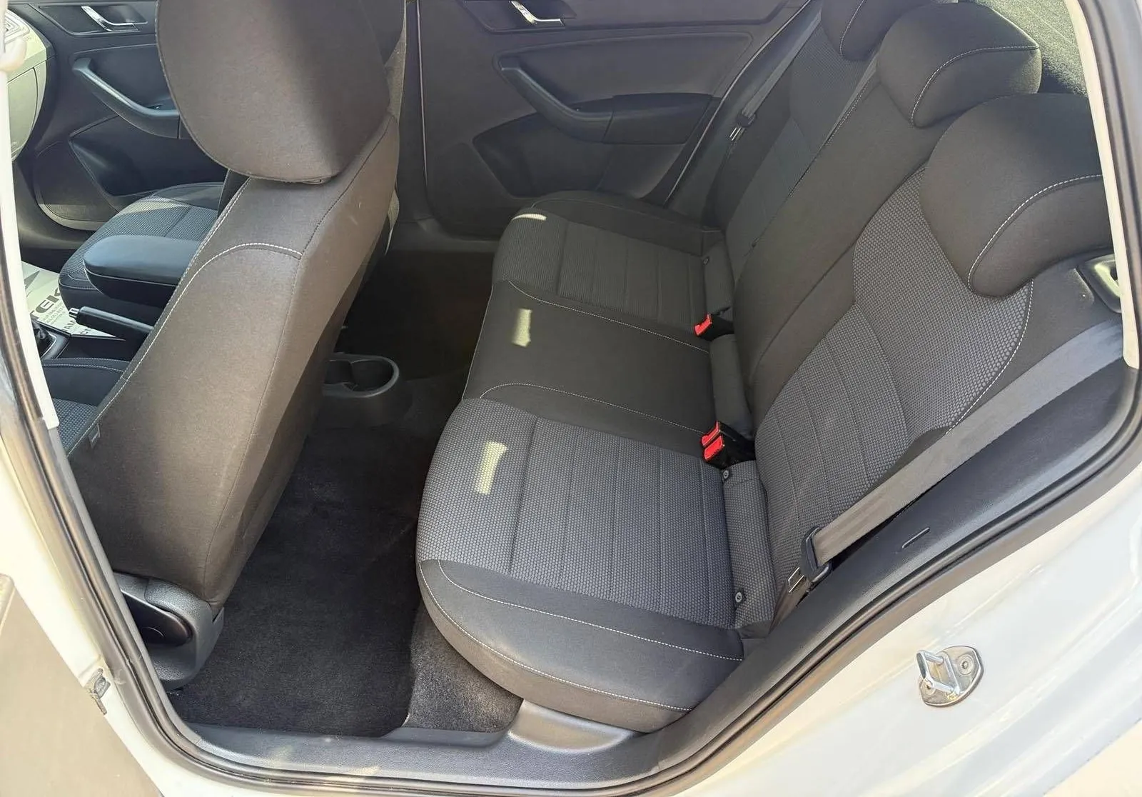 Notranja slika - Škoda Rapid - 1.6 TDI 77 kW Elegance... - 11