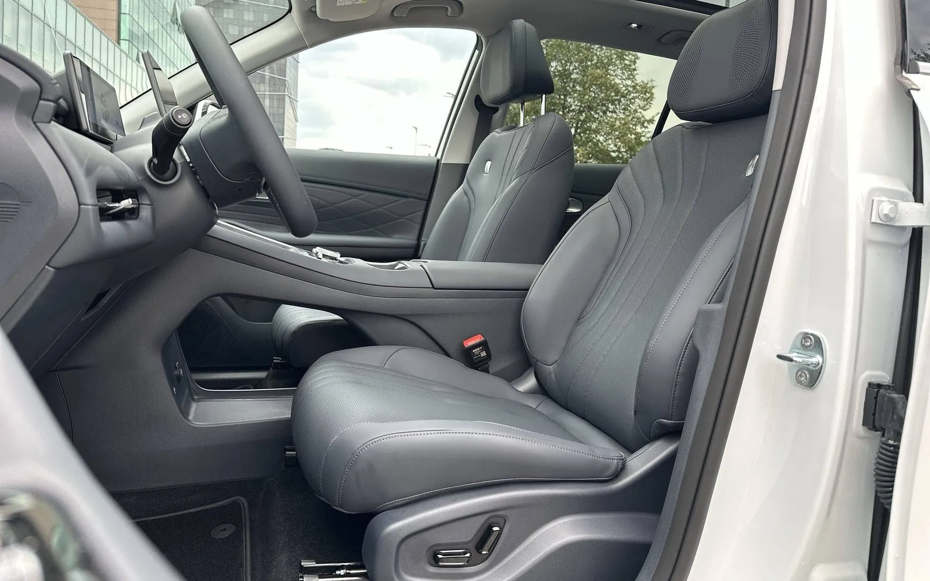 Notranja slika - Geely StarRay EM-i - Plug-In Hybrid 1.5 Max Avt. - 10