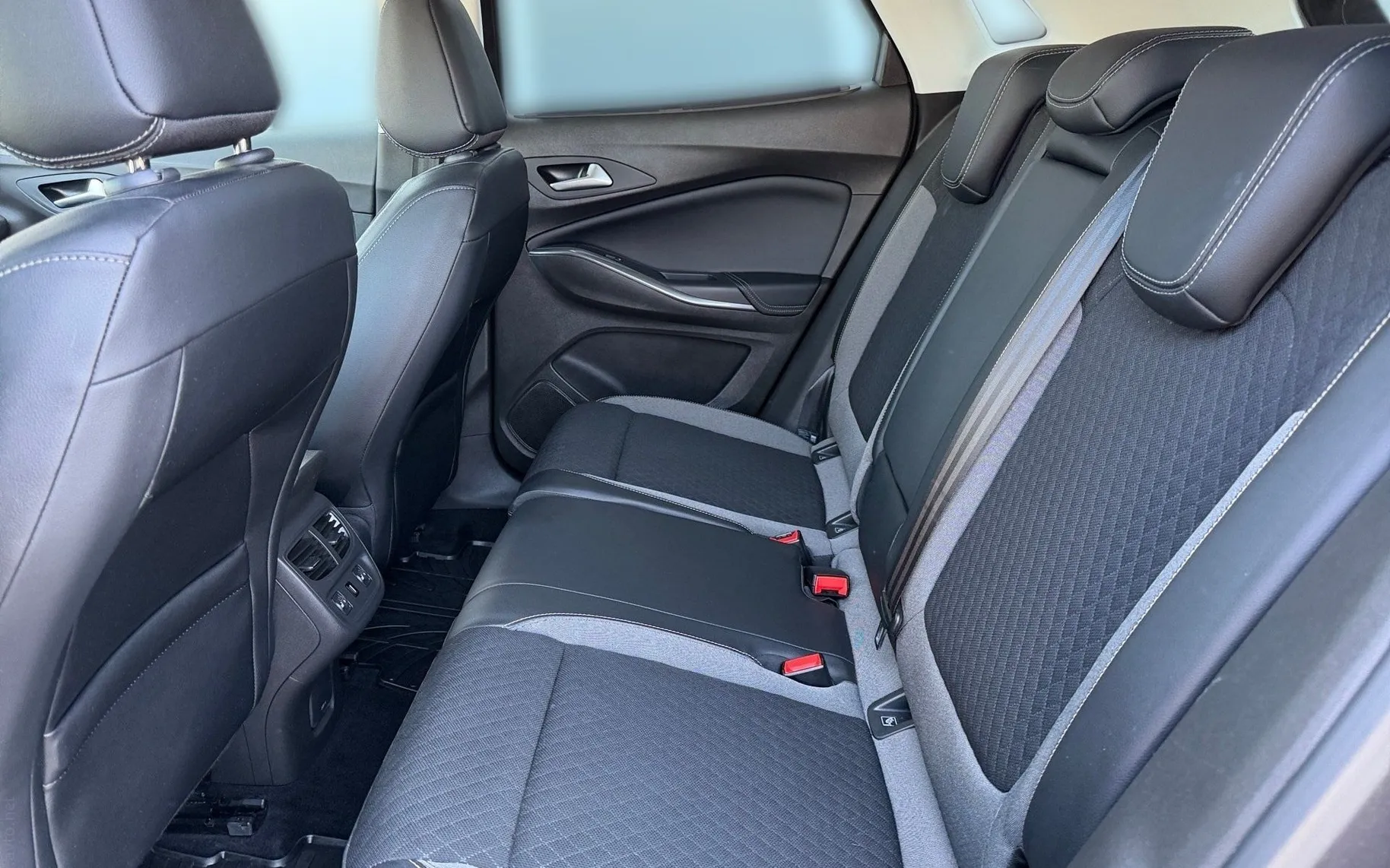 Notranja slika - Opel Crossland X - 1.2 Turbo Innovation-SLO-1. lastnik-LED-Vl. klju.. - 11