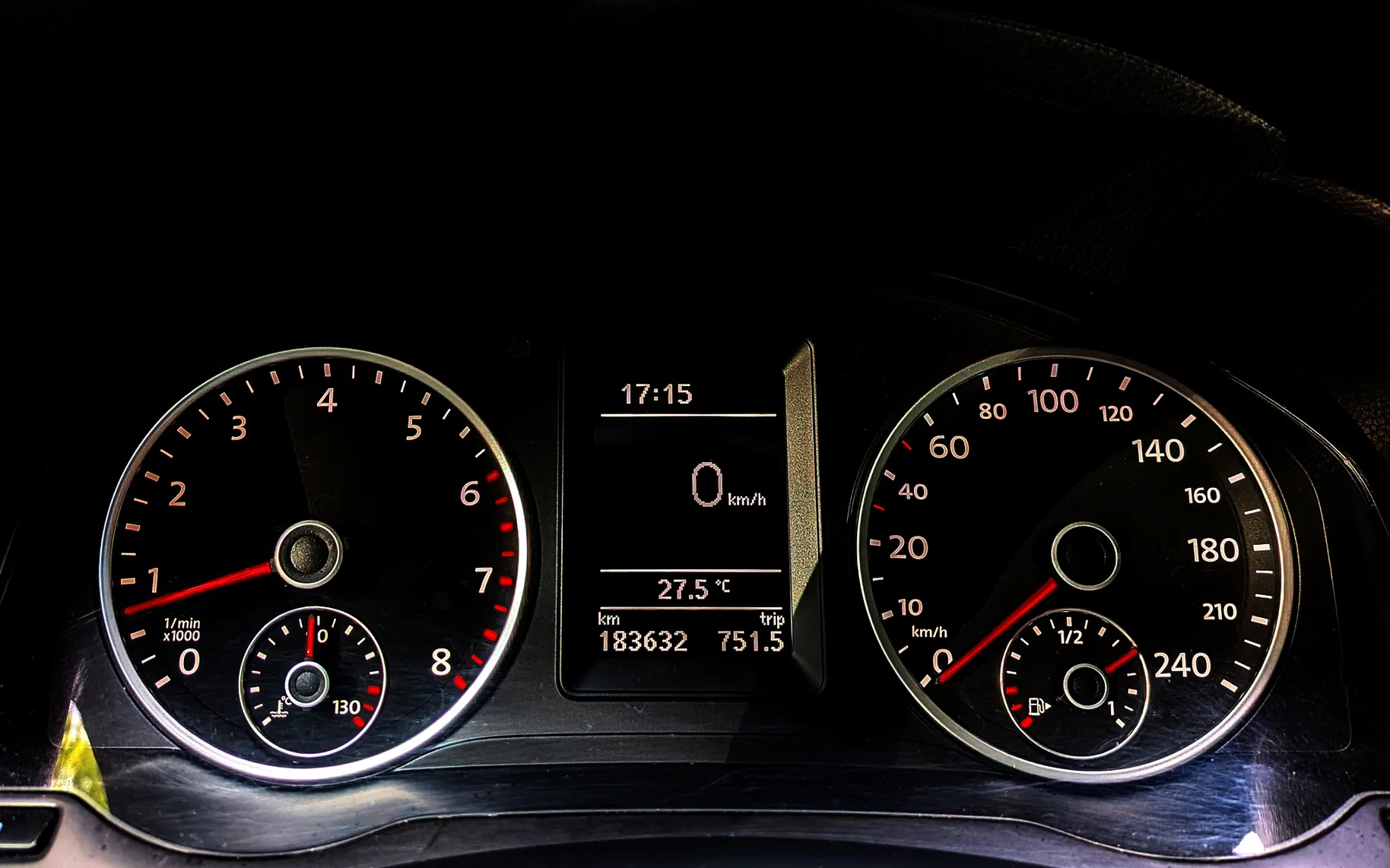 Notranja slika - Volkswagen Tiguan - 1,4 TSI BlueMotion Trend&Fun - 13