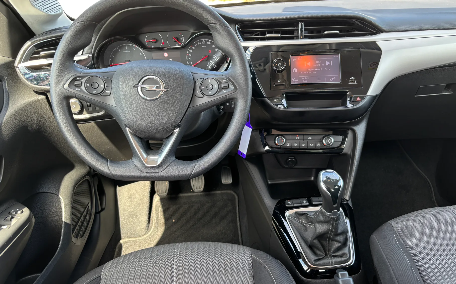 Notranja slika - Opel Corsa - 1.2 - 5
