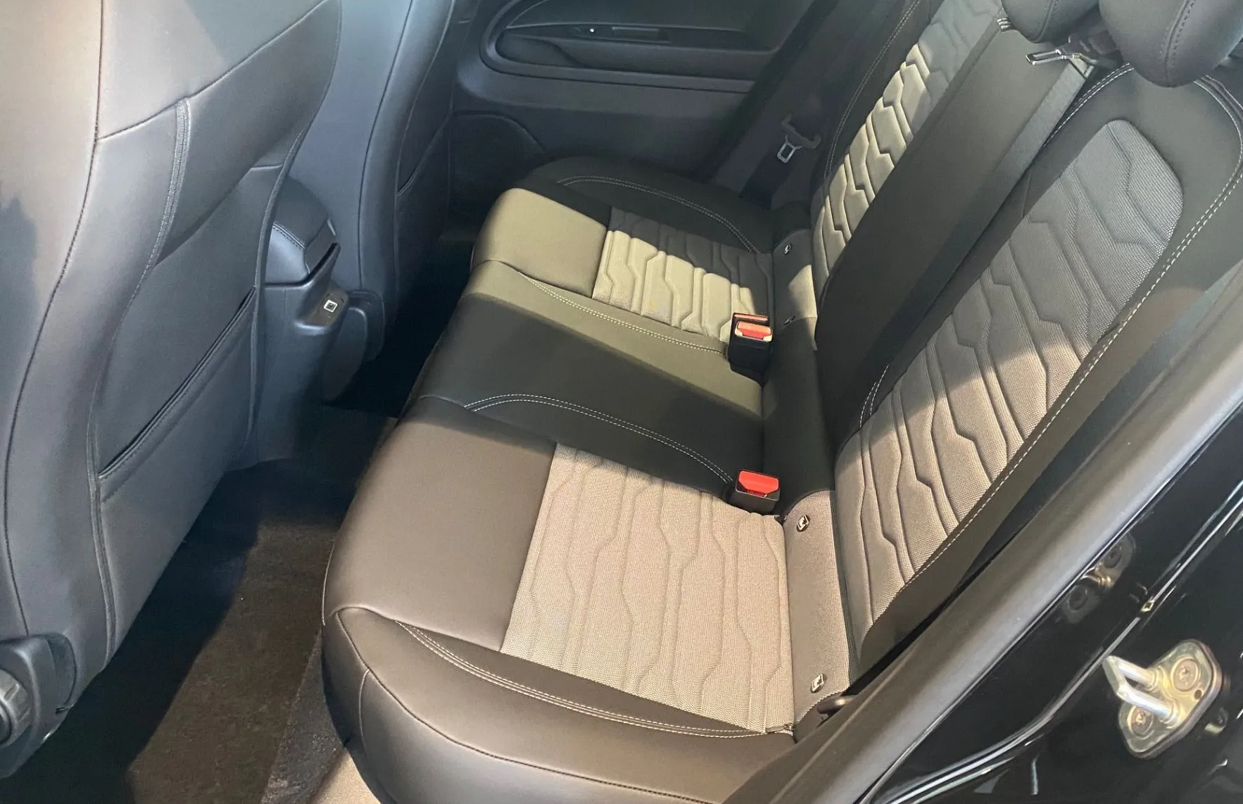 Zunanja slika - Jeep Avenger - Upland 1.2 E-DCT6 MHEV 136 4Xe - 6