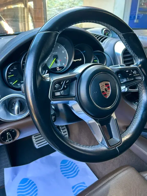 Notranja slika - Porsche Cayenne - S E-Hybrid Platinum Edition Tiptronic - 4