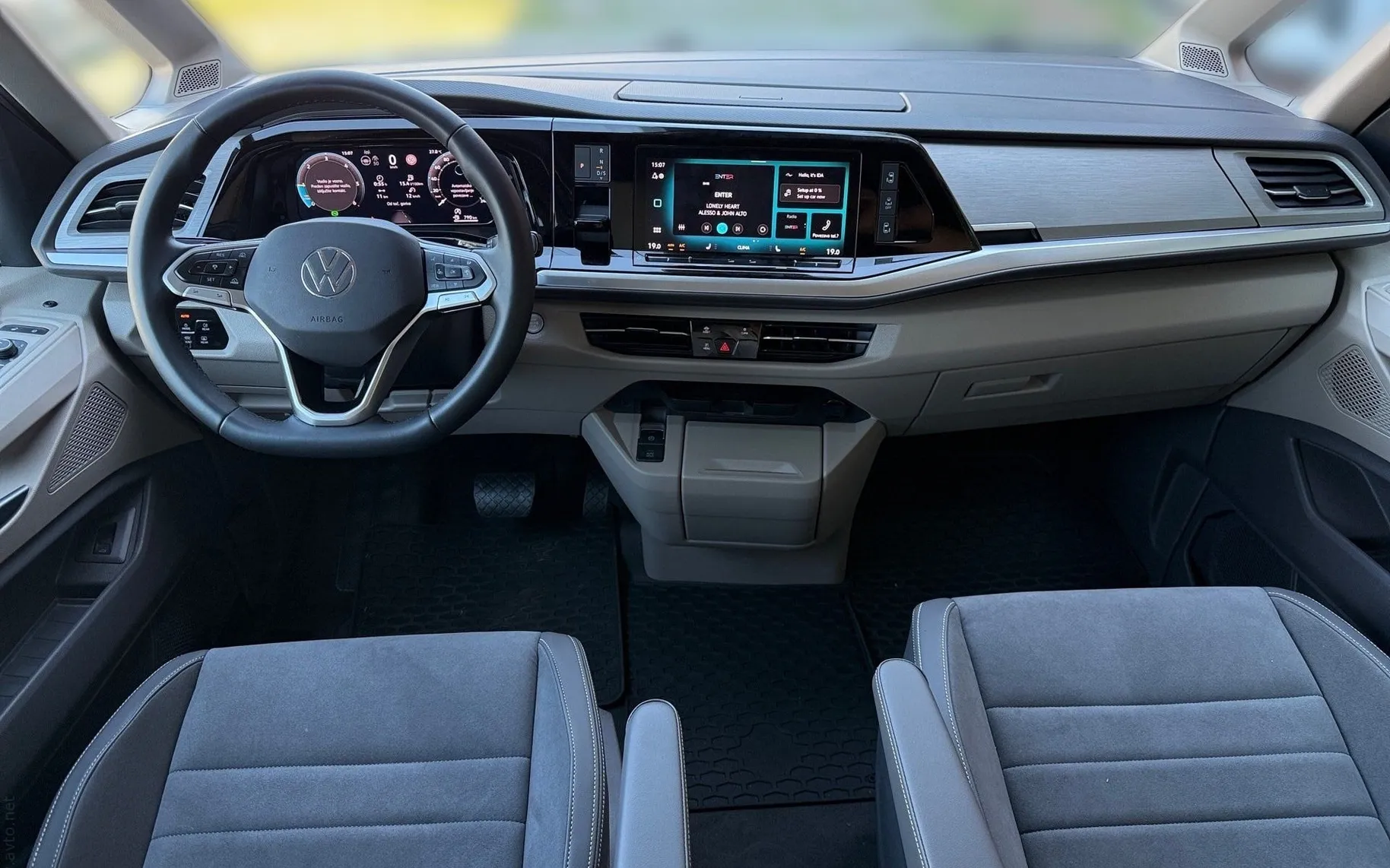 Notranja slika - Volkswagen Multivan - T7 2.0 TDI L2 Edition DSG | 8 sedežev - 10