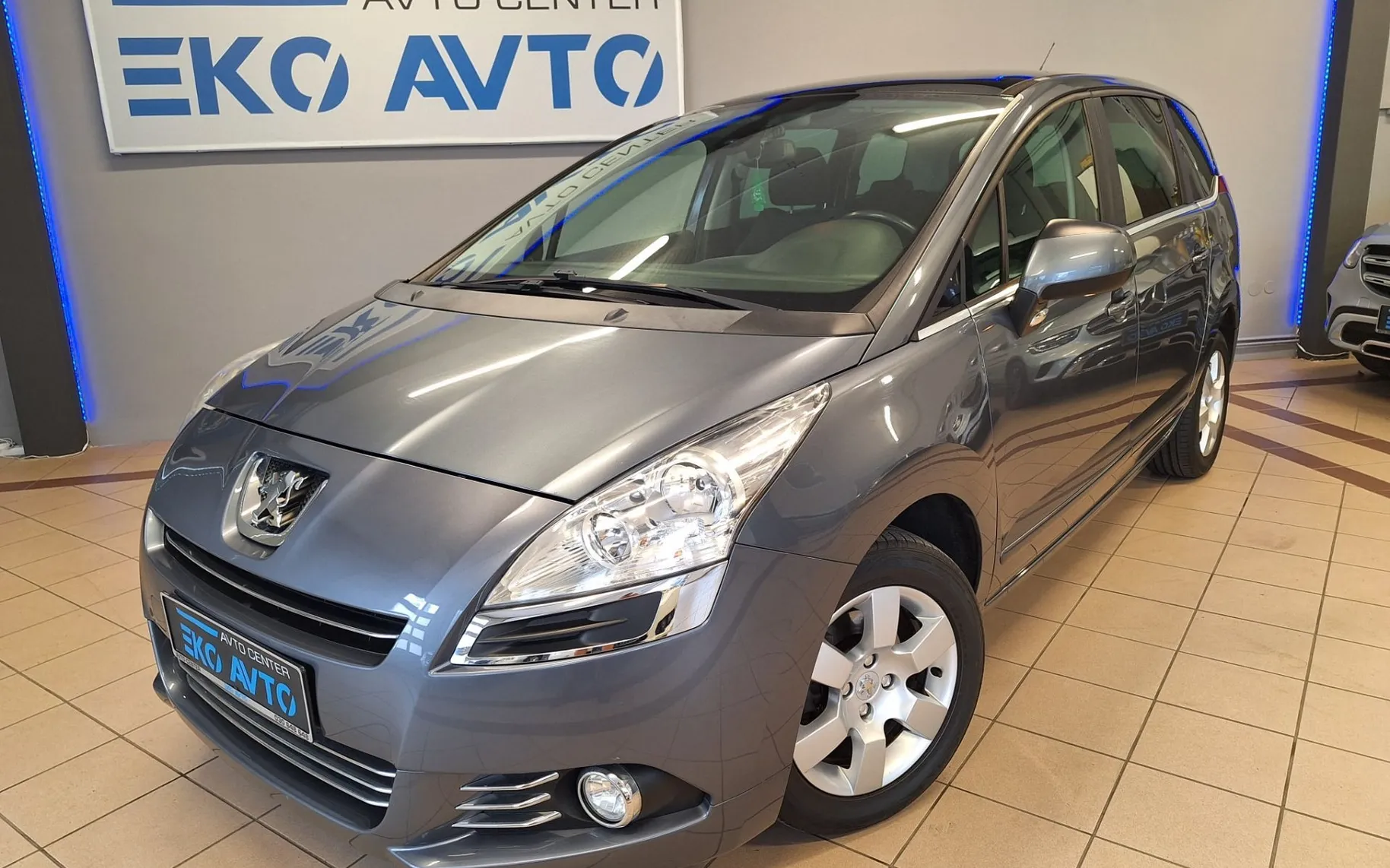 Zunanja slika - Peugeot 5008 - 1.6 16v 120 FAMILY-PANORAMA-SLO-SAMO 159000KM-... - 1
