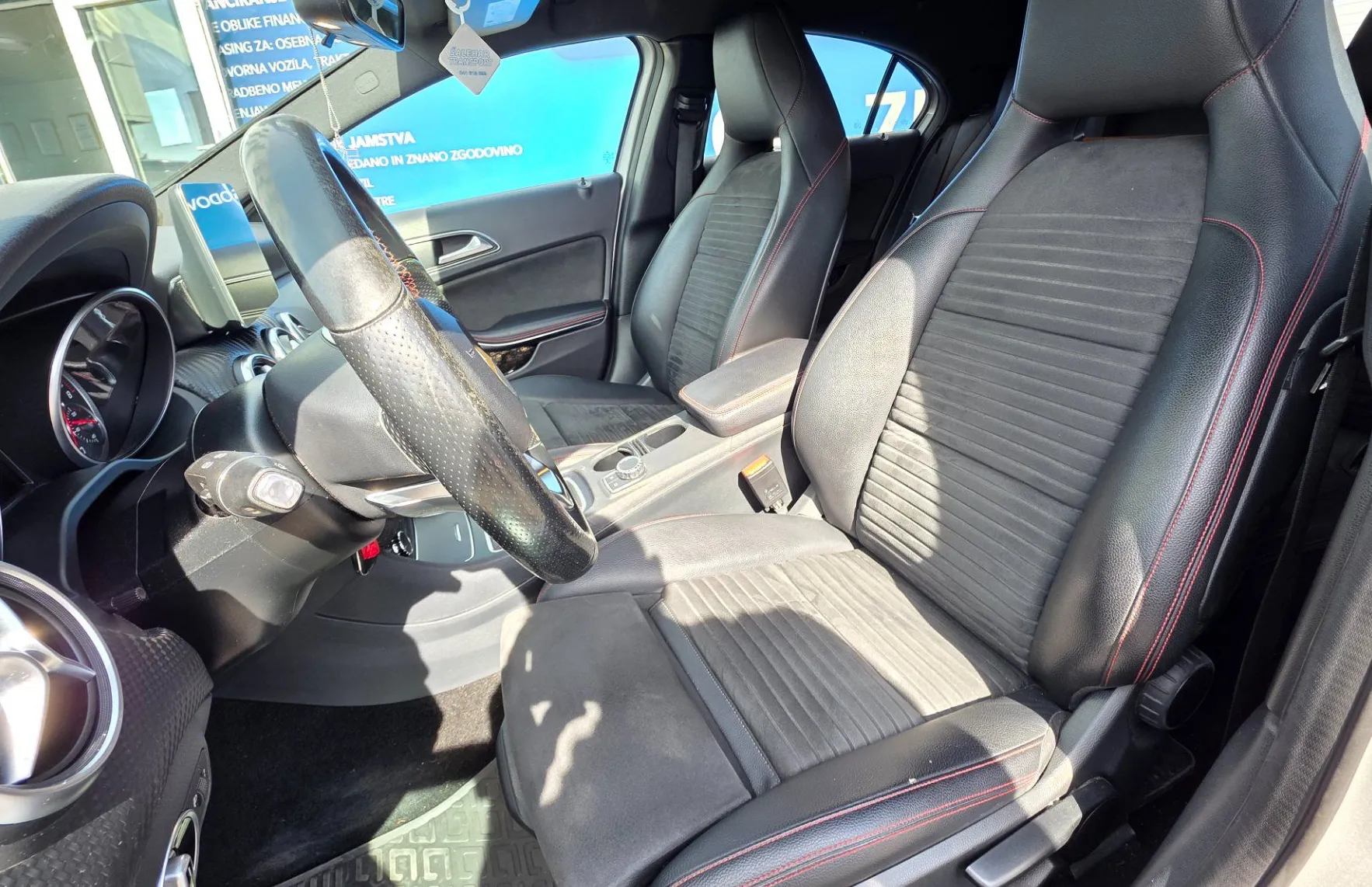 Zunanja slika - Mercedes-Benz A-Razred - A 180 AMG Line - HARMAN KARDON. NAVI - 9