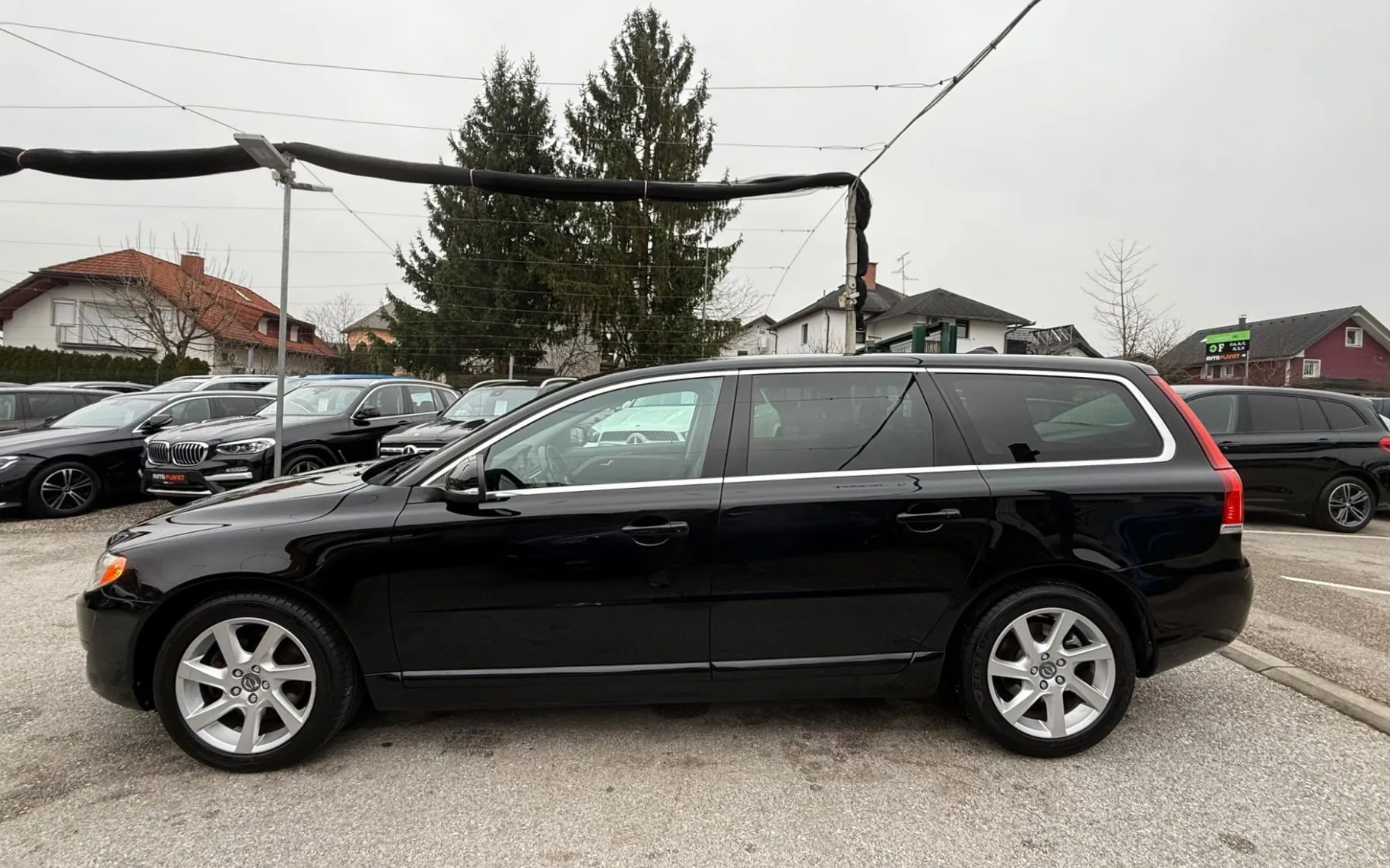 Zunanja slika - Volvo V70 - 2.0 D AUT. Momentum LED NAVI USNJE VLEČNA - 3