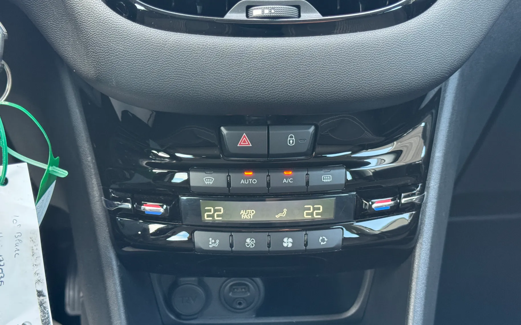 Notranja slika - Peugeot 208 - Peugeot - 10