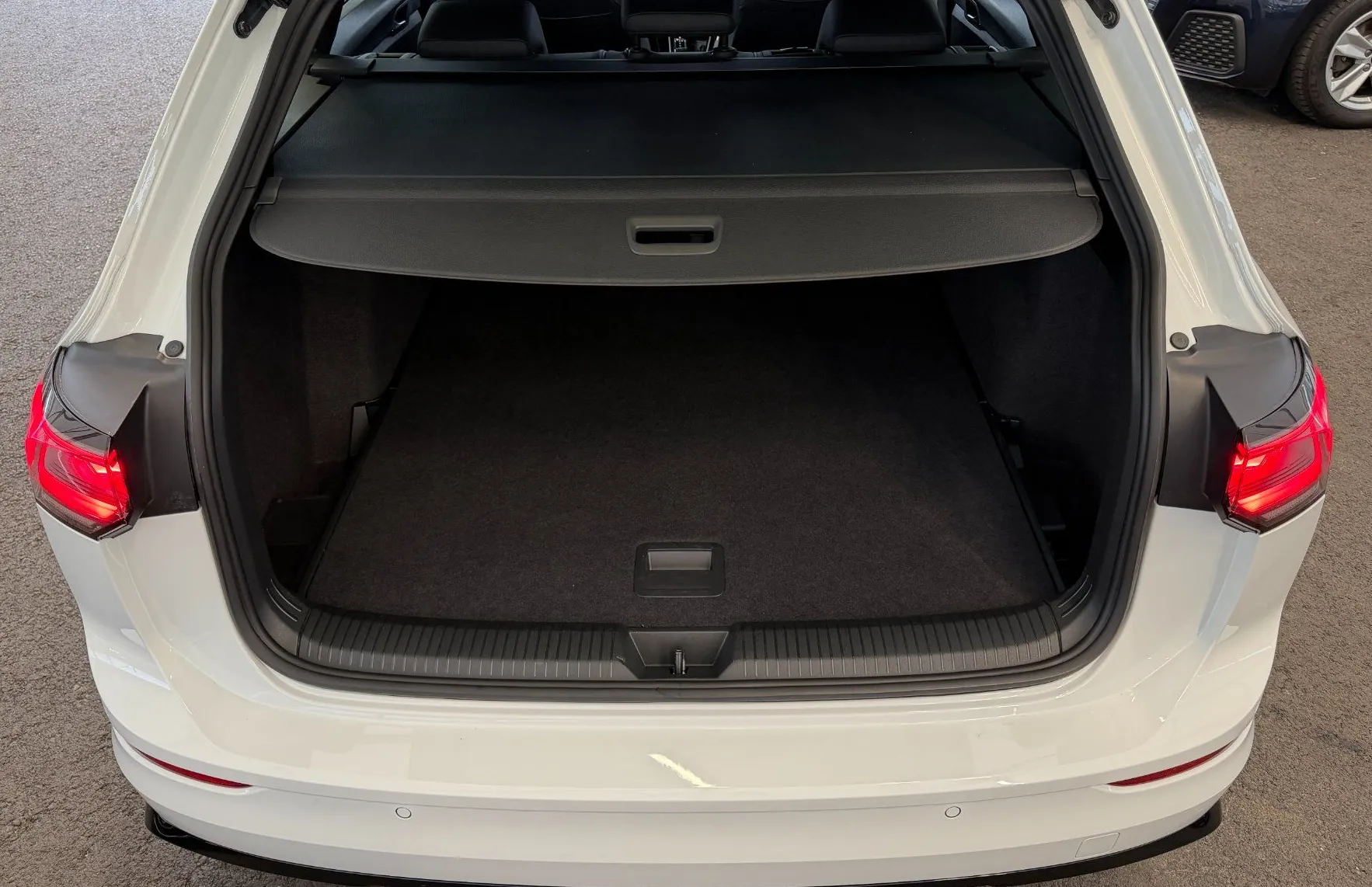 Zunanja slika - Volkswagen Golf - Variant R-Line 1.5 eTSI DSG SLO 1.Lastnik-GARANCIJA-MATRIX - 12
