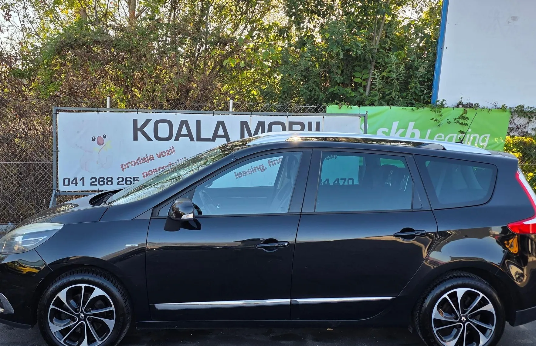 Zunanja slika - Renault Scénic - Grand Scenic dCi 130 BOSE 7 SEDEŽEV-NAVI-KAMERA-ALU PLATIŠČA - 7