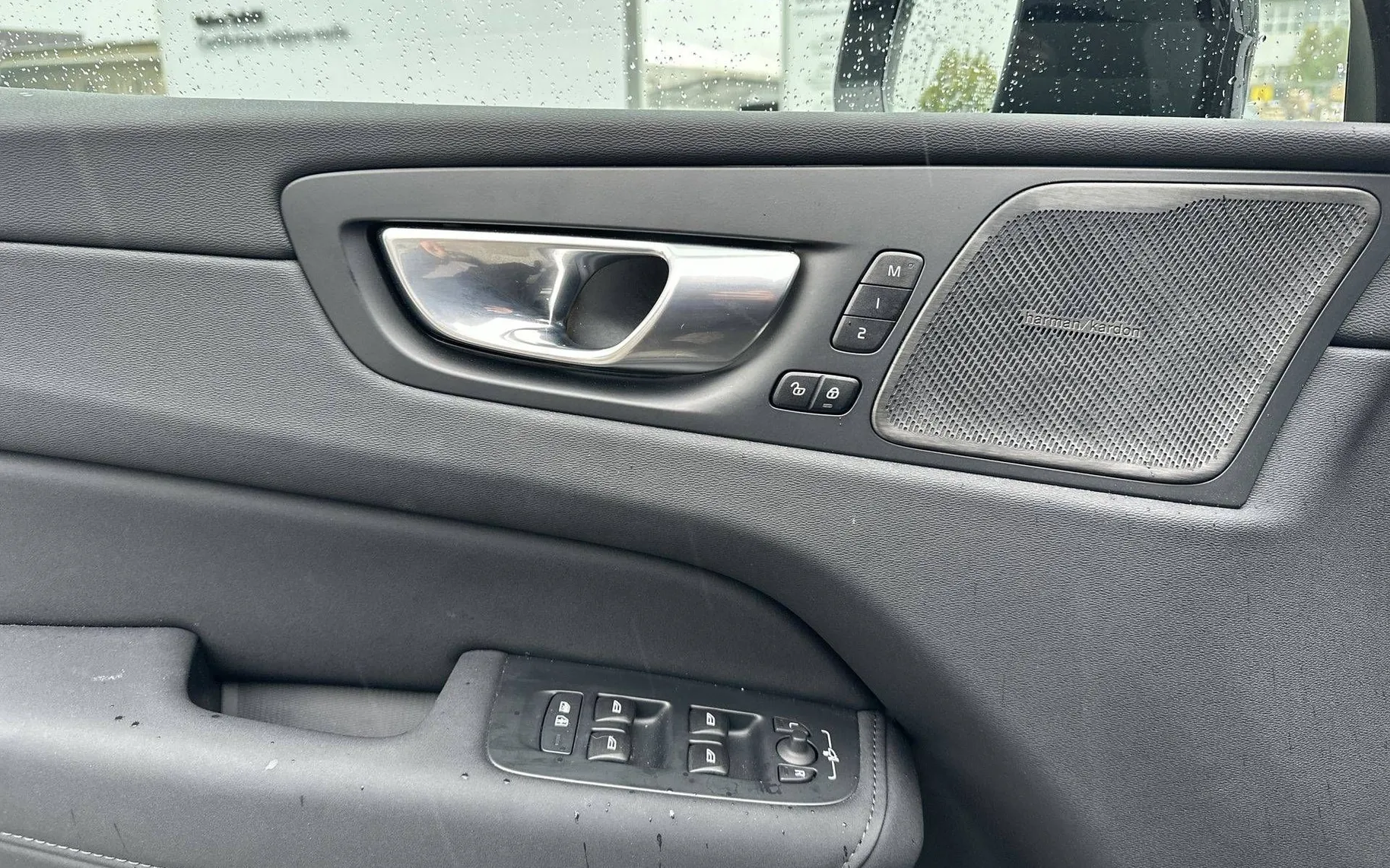 Notranja slika - Volvo XC60 - B5 P AWD Plus Dark Avt. - 13