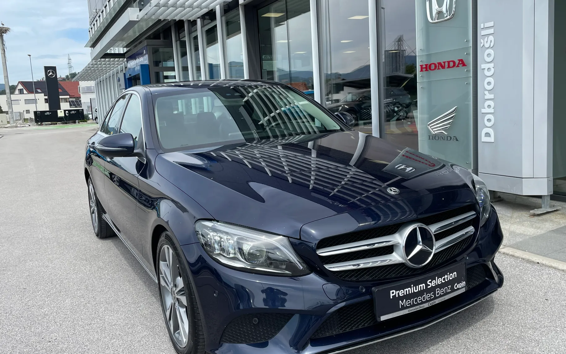 Zunanja slika - Mercedes-Benz C-Razred - 220d-AUT-AVANTGARDE-MULTIBEAM-NAVI-SLO-PREMIUM - 2