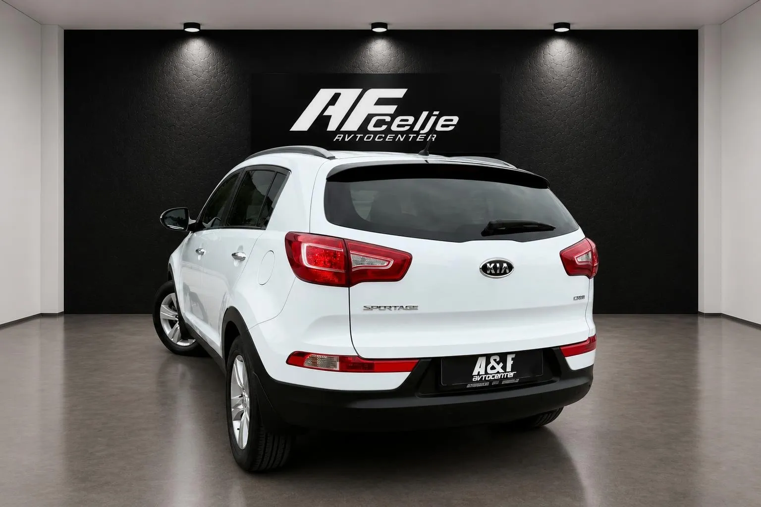 Notranja slika - KIA Sportage - 1.7 DIZEL-LIZING ZA TUJCE-TEMPOMAT-PDC- - 7