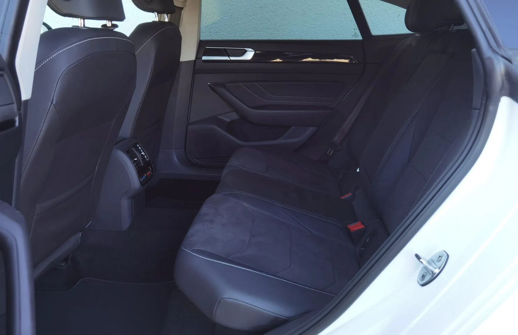 Zunanja slika - Volkswagen Arteon - 2.0TDI DSG Elegance MATRIX•ACC•BLIS•VIRTUAL•KAM360 - 7