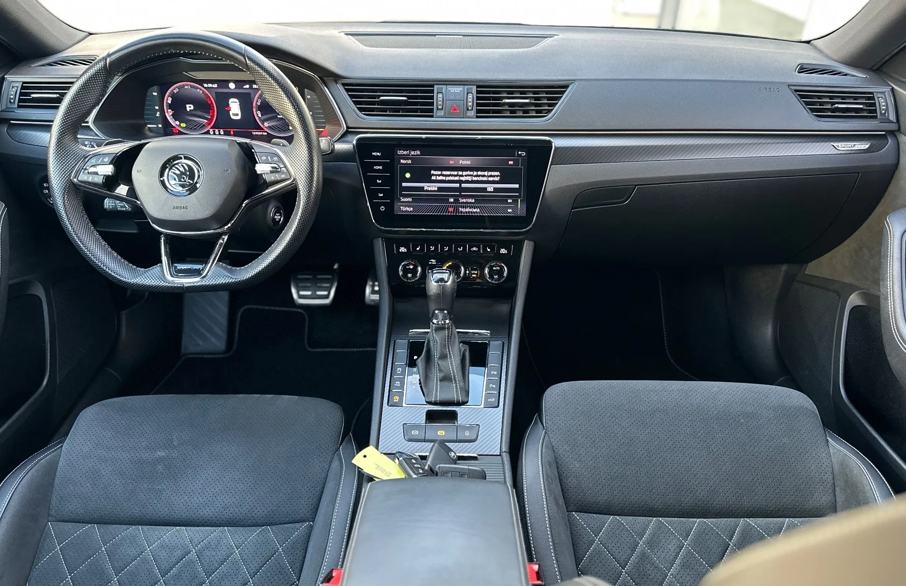 Zunanja slika - Škoda Superb - Combi Sportline 2.0 TDI DSG 4x4 DCC-ACC-KLJUKA - 10