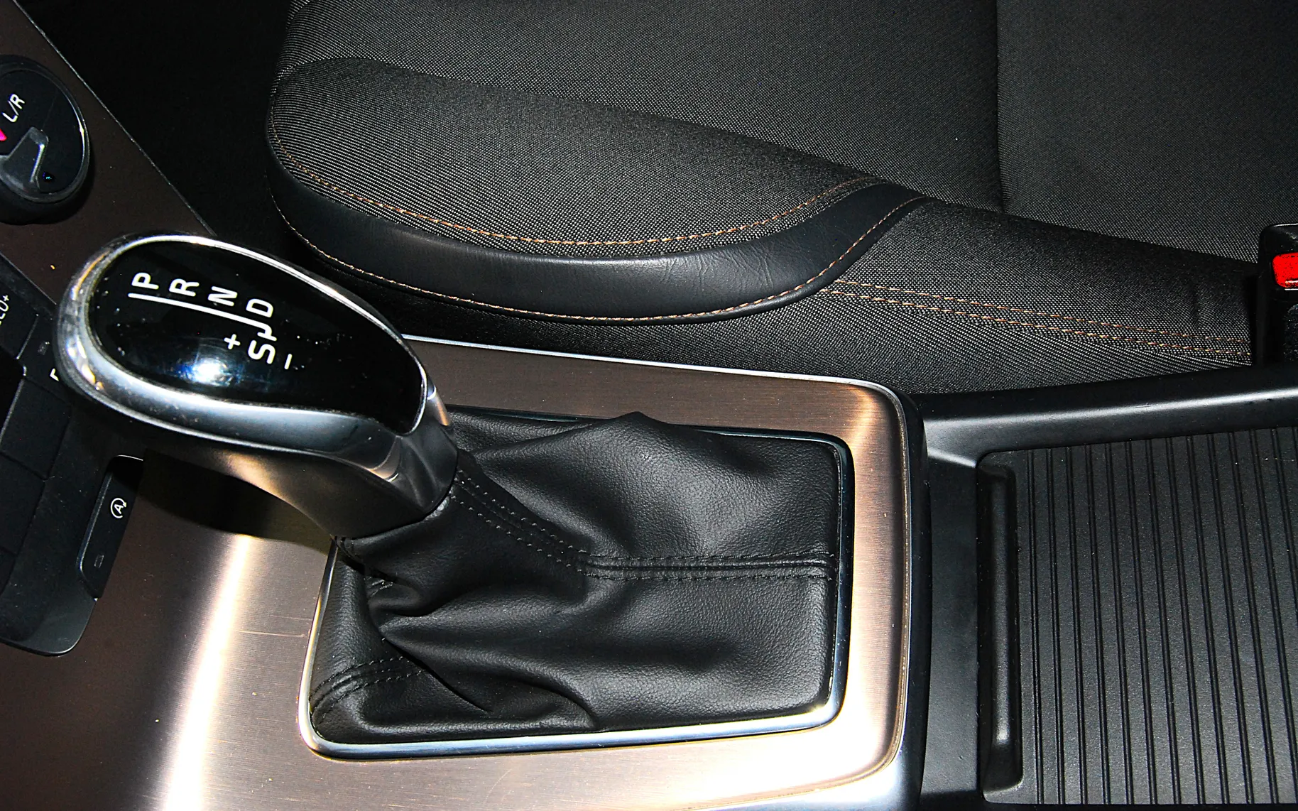 Notranja slika - Volvo V40 - Cross Country D3 Geartronic Momentum  - Översta Edition - 10