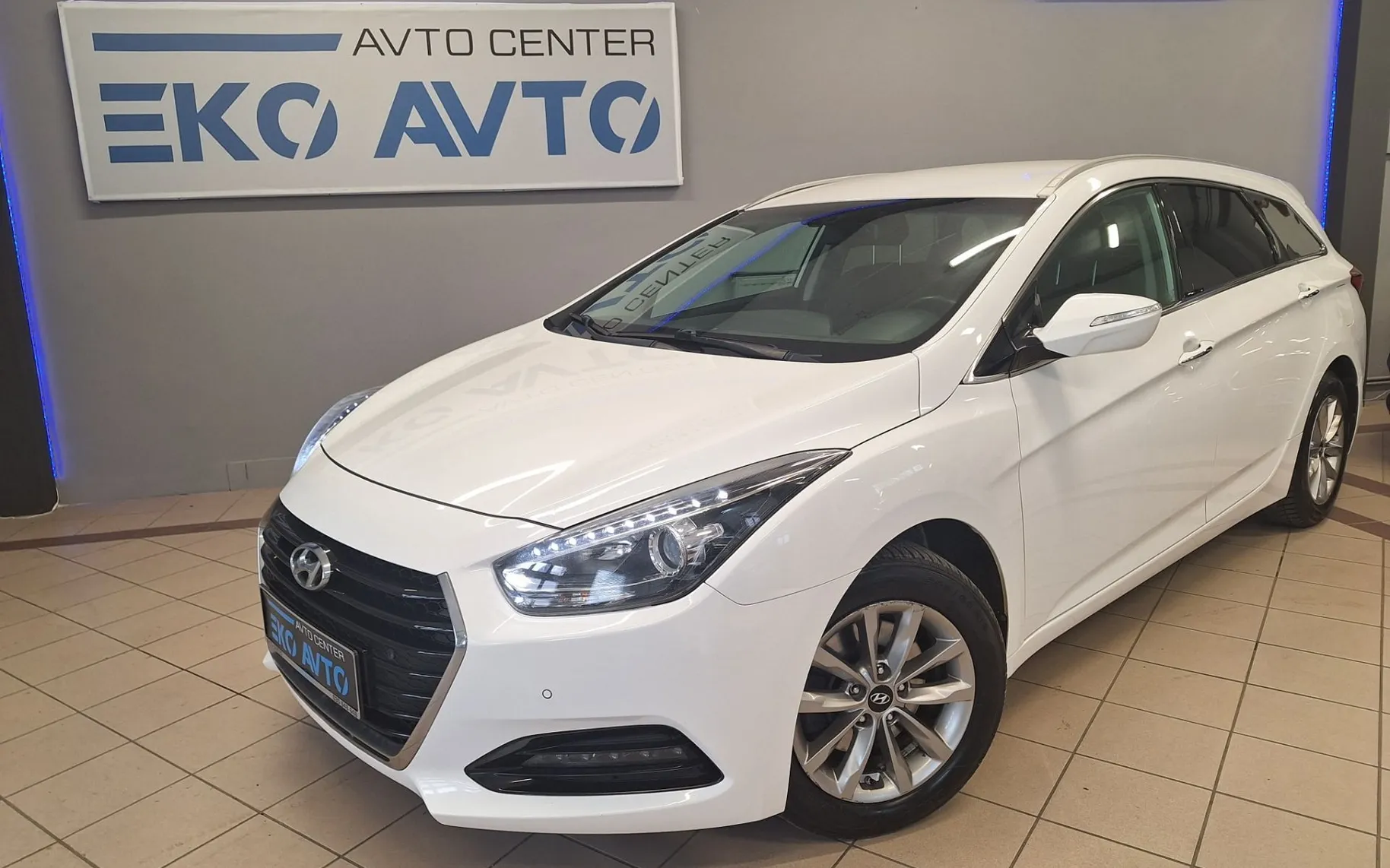 Zunanja slika - Hyundai i40 - 1.7 CRDI 85KW PREMIUM FUL LED-NAVI-KAMERA-PDC-... - 1