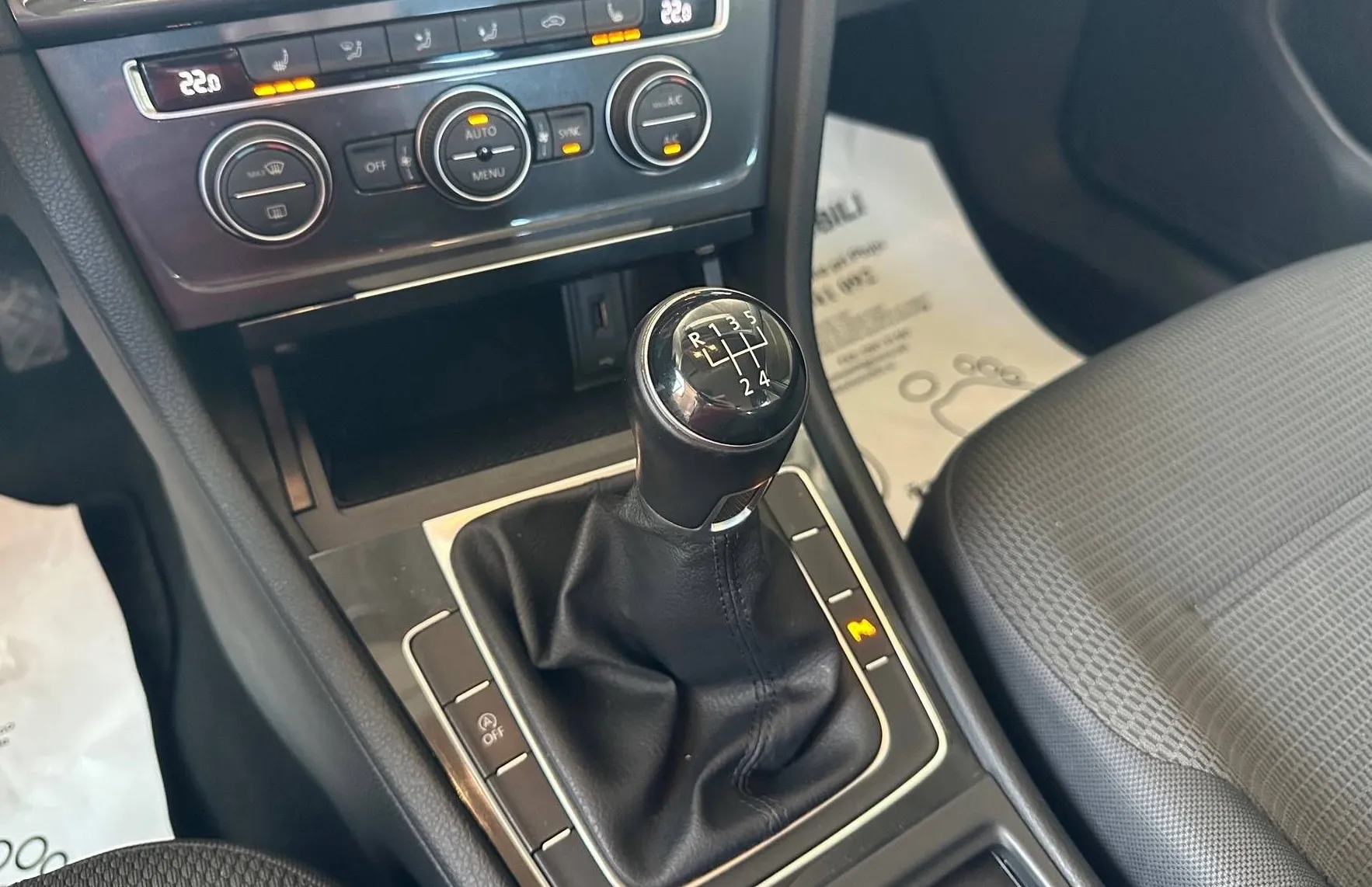 Zunanja slika - VW Golf - 1.6 TDI SLOVENSKI AKTIVNI TEMPOMAT GR.SEDEŽEV TOP - 17