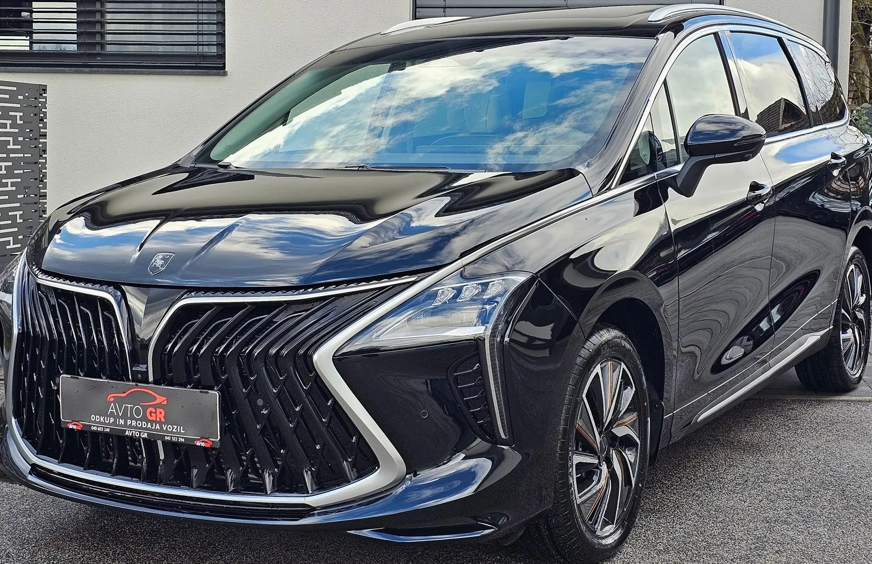 Zunanja slika - Forthing Forthing U Tour - U-Tour 1.5 T-GDI 7 SEDEŽOV- 7DCT-MY 2025-DAB-PANO-NA ZALO - 1