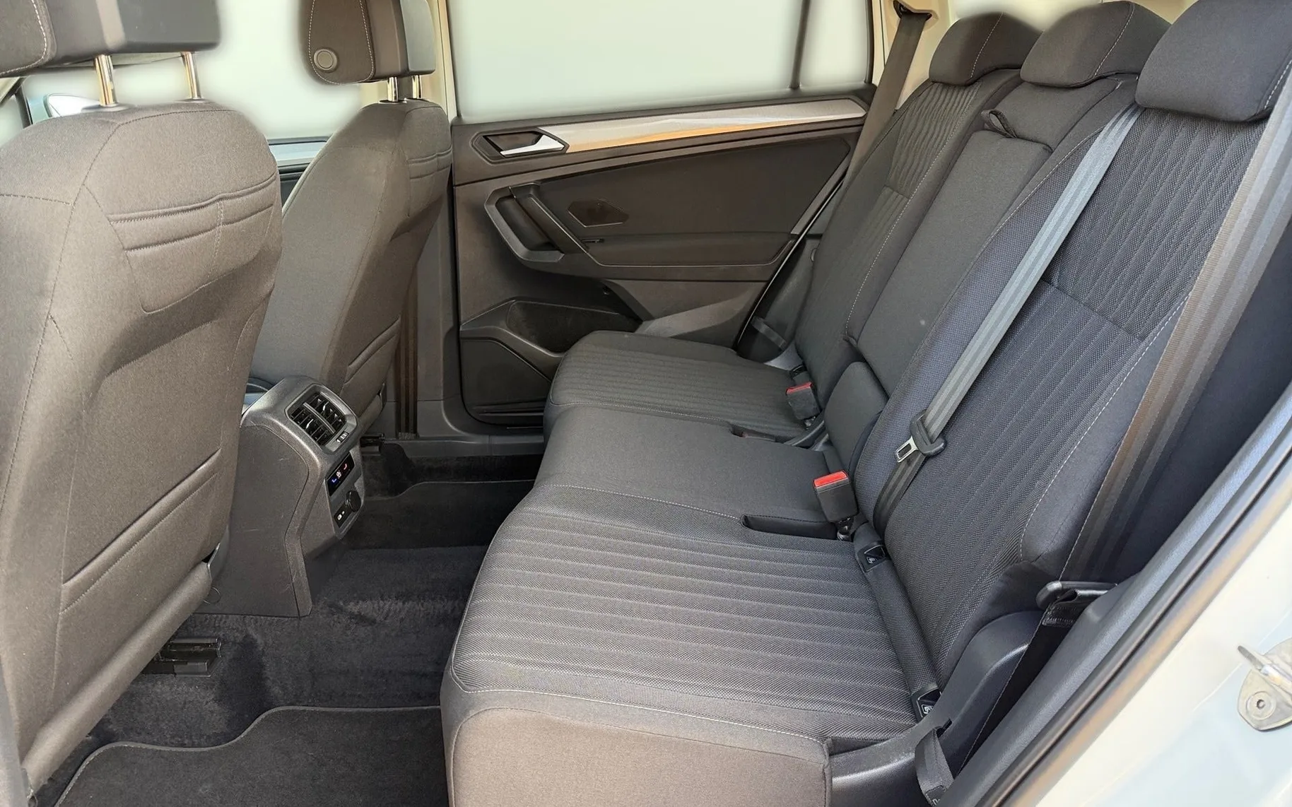 Notranja slika - Volkswagen Tiguan Allspace - 2.0 TDI DSG 4Motion Life-ACC-Vlečna kljuka-LED... - 11