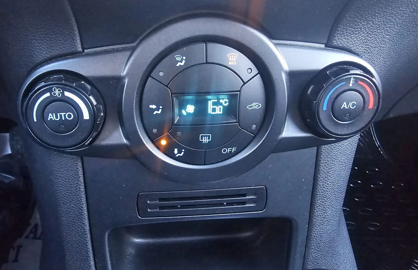 Zunanja slika - Ford Fiesta - 1.4 Trend|SLO|multifunkcija|AVTOklima|bluetooth|US - 12