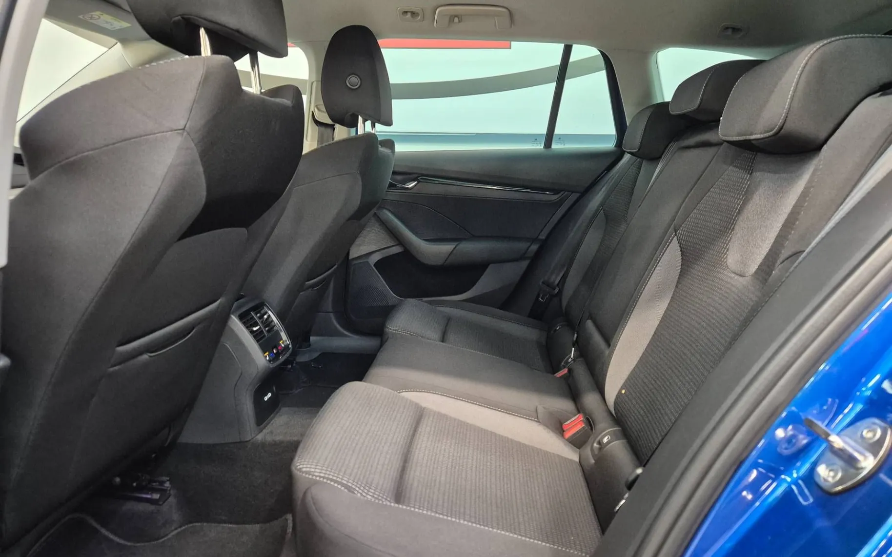 Notranja slika - Škoda Octavia - 2.0 TDI DARILO - ZIMSKE GUME - 8