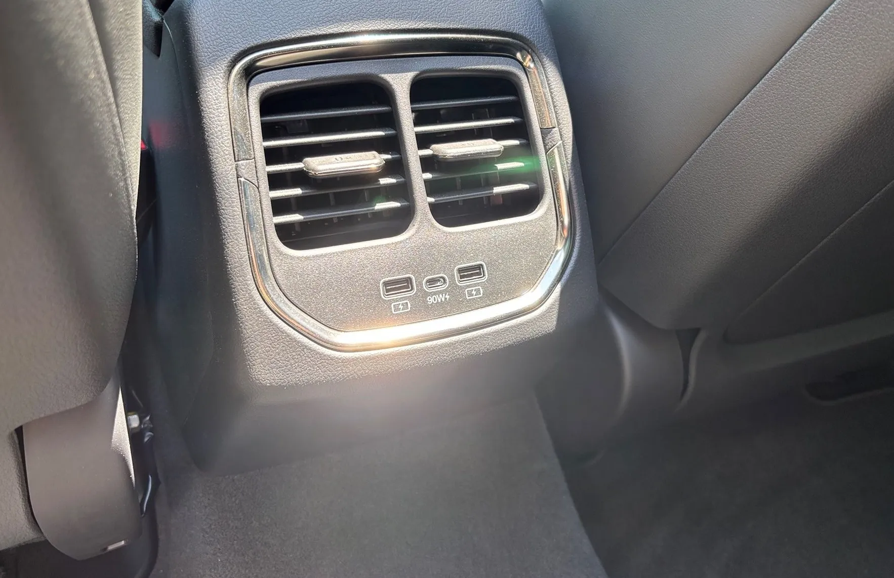 Zunanja slika - Vinfast VF8 - 87.7 kWh AWD Plus408PS AWD-GRATIS POLNILNICA 2 - 11