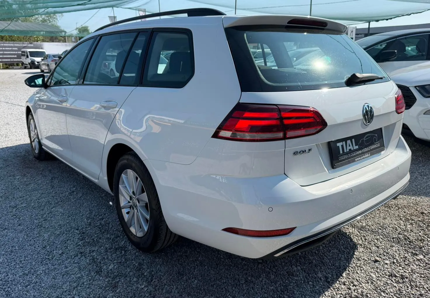 Zunanja slika - Volkswagen Golf - Variant 1.6 TDI AKTIVNI TEMP.-2X PDC-OPRAVLJEN VELIK SERV. - 10