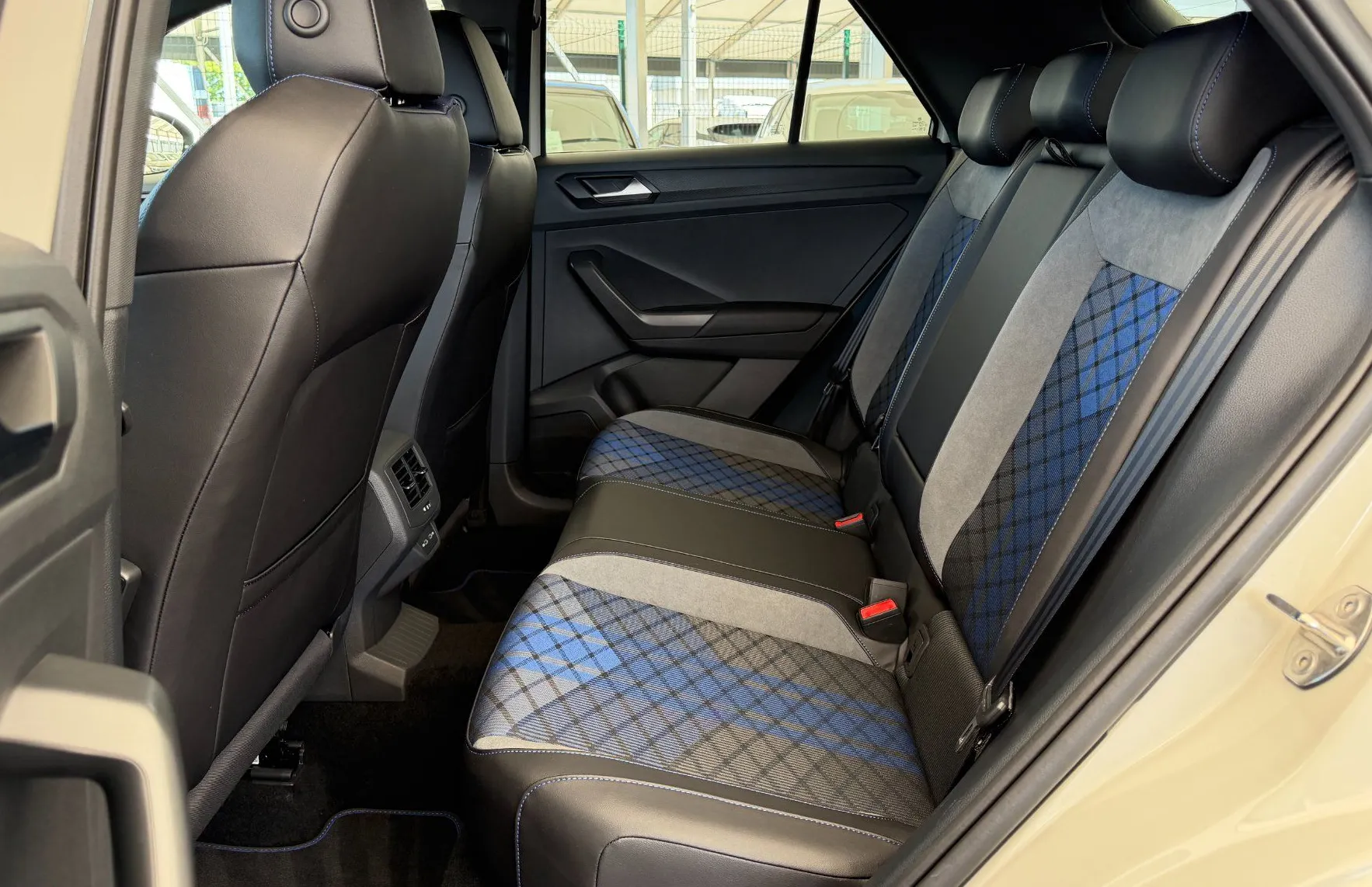 Zunanja slika - Volkswagen T-Roc - R 2.0 TSI 4MOTION DSG-MATRIX LED-EASY OPEN-KAMERA - 10