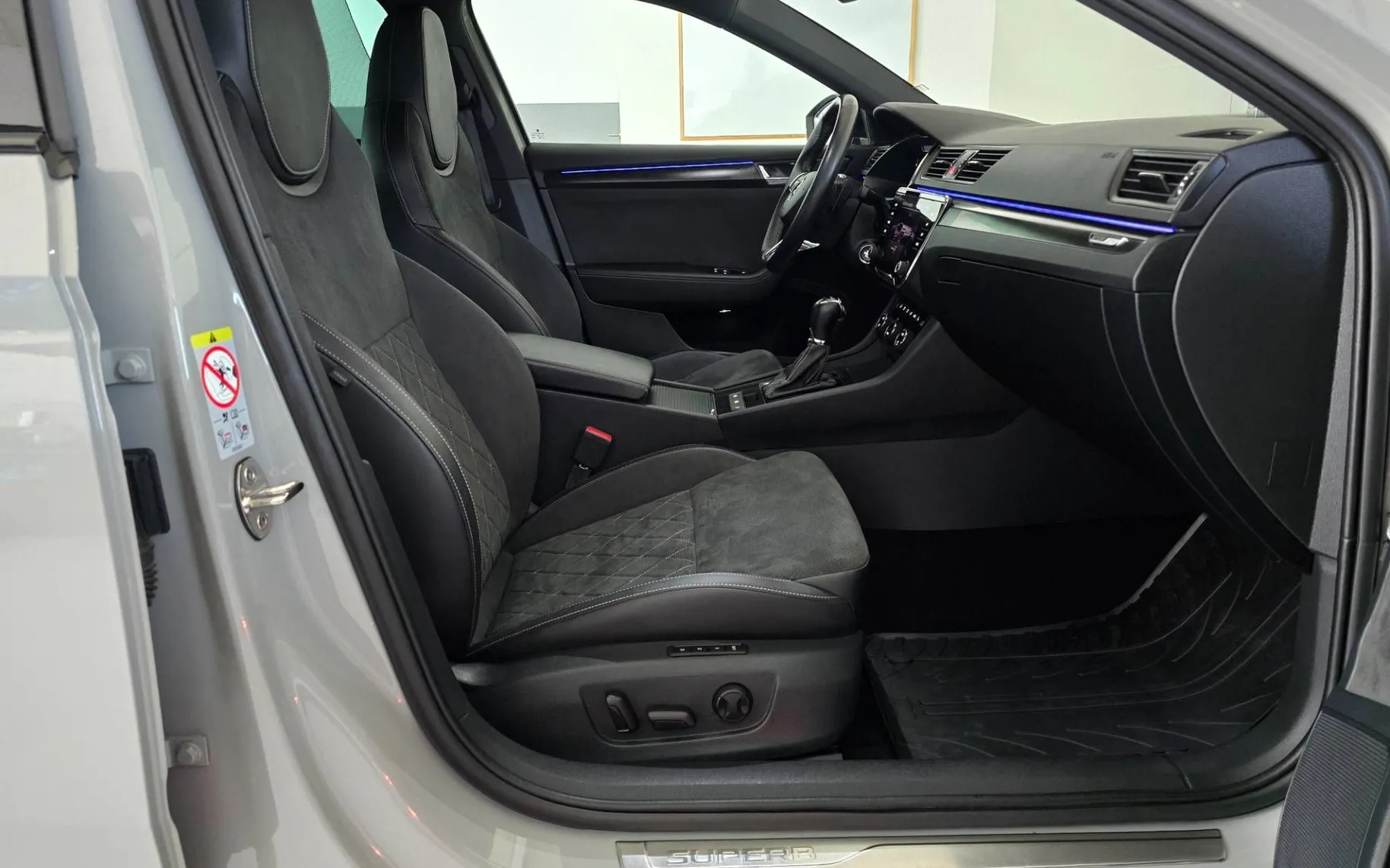 Notranja slika - Škoda Superb - Sportline 2.0 TDI DSG - Matrix.kamera.memory.DCC - 19