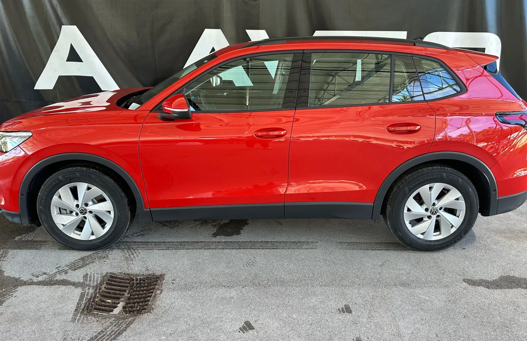 Zunanja slika - Volkswagen Tiguan - 2.0 TDI DSG-KAMERA-ACC-LINE+M.KOT ASSIS.-ALU... - 4