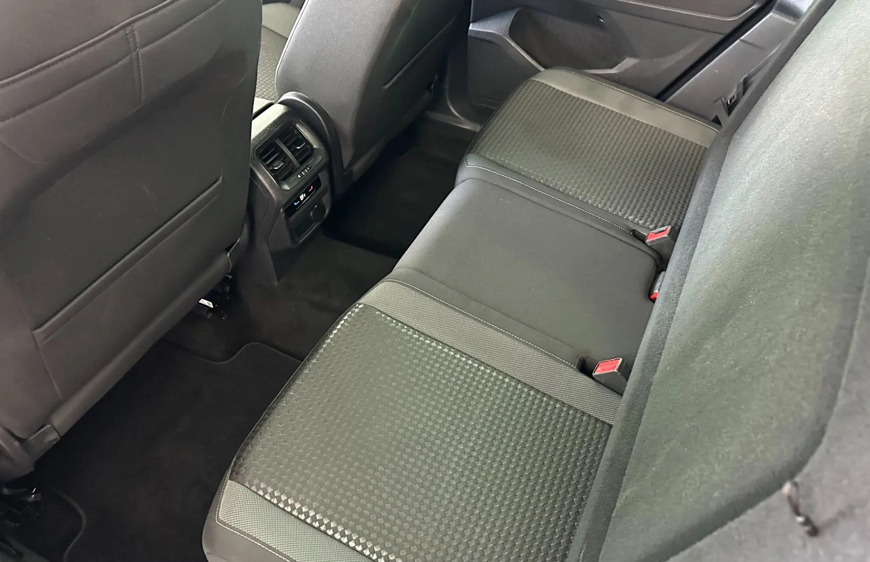 Zunanja slika - Volkswagen Tiguan - 2.0 TDI 110kW.NEMŠKI+4ALU.NAVI.AUT.GRET.SED.LED - 7