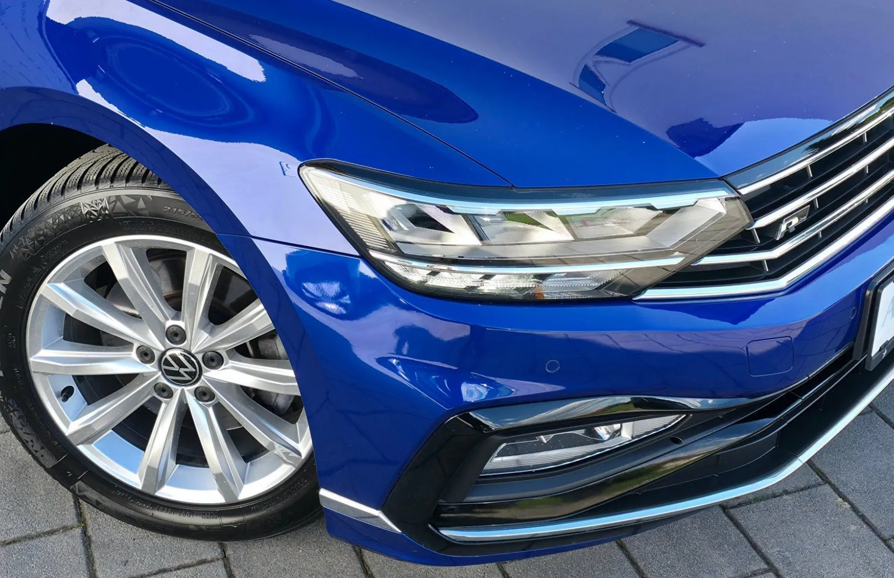 Zunanja slika - Volkswagen Passat - Variant 2.0TDI R-line LED•ACC•LANE•AMBIENT•NAVI•2X-PDC•17C - 18