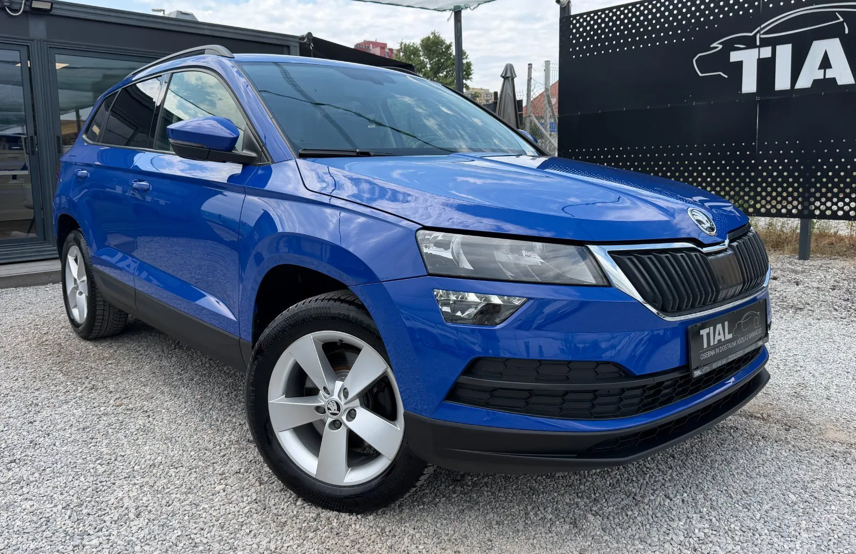 Zunanja slika - Škoda Karoq - 4x4 2.0 TDI DSG VELIK SERVIS-17COL-TEMP.-SLO - 3