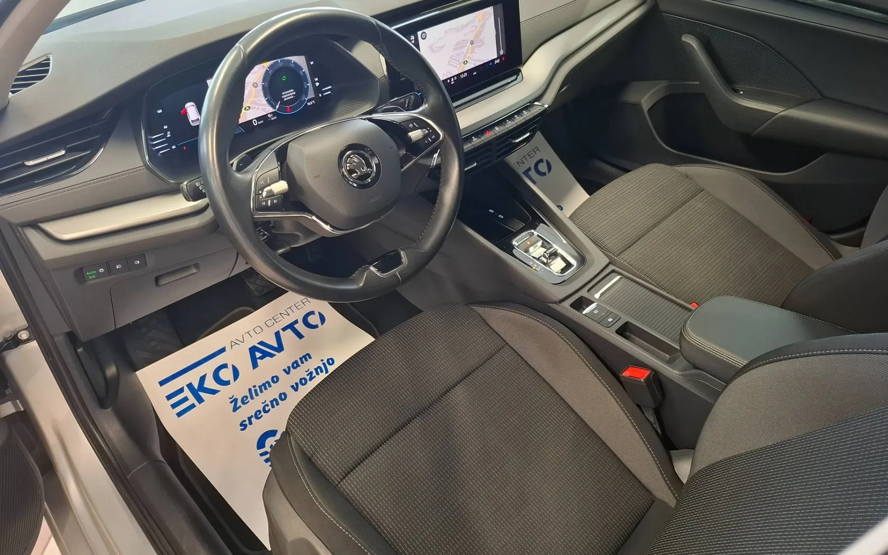 Notranja slika - Škoda Octavia - Combi 2.0 TDI DSG-ACC-NAVI-VIRTUAL-PDC-FULL LED- - 7