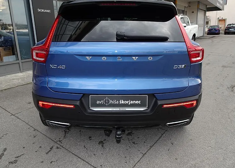 Zunanja slika - Volvo XC40 - D3 A AWD R-Design ODLIČNO OHRANJEN - 5